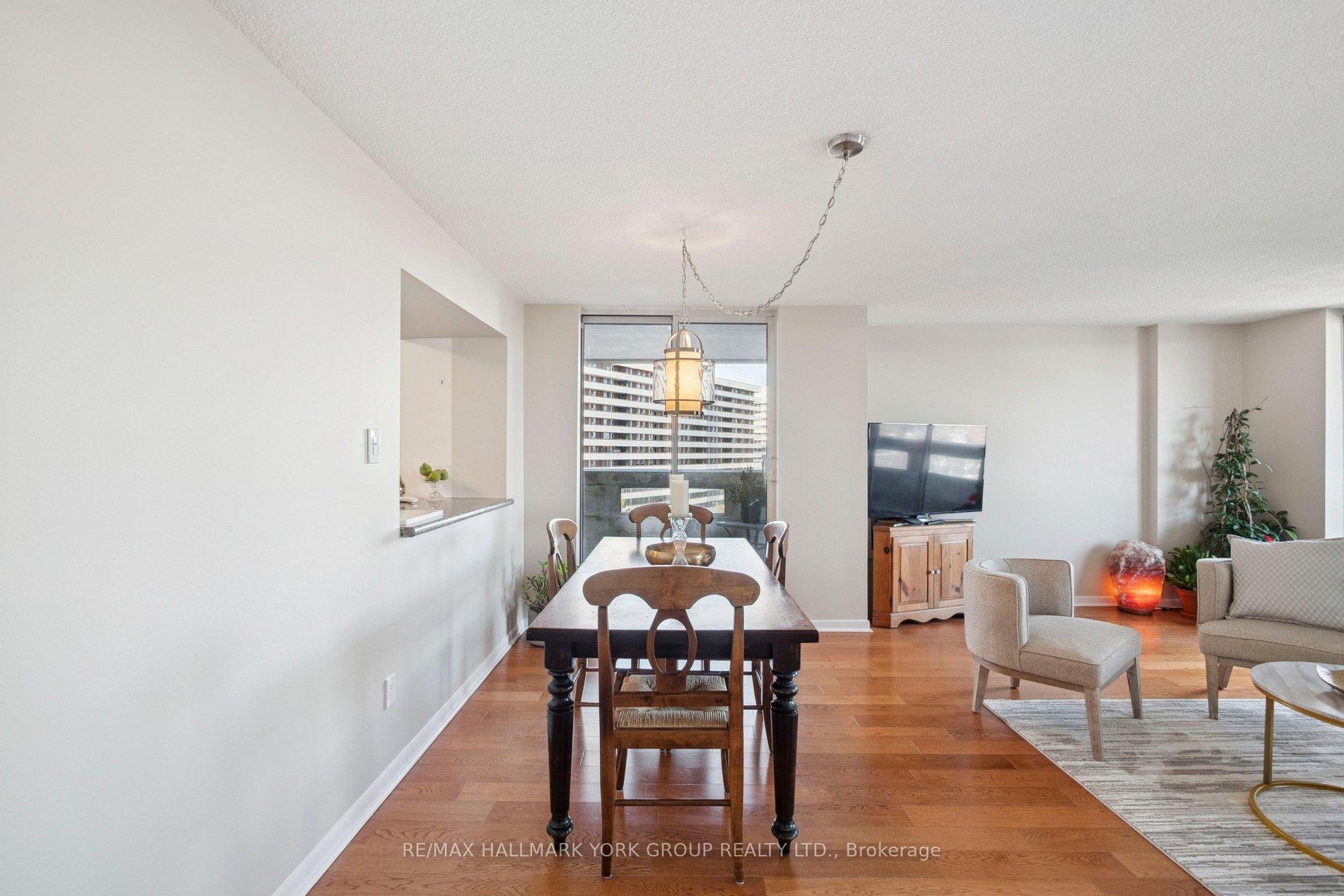 Photo 23 of Unit 810, 50 Inverlochy Boulevard, Markham, Royal Orchard — HOMEH