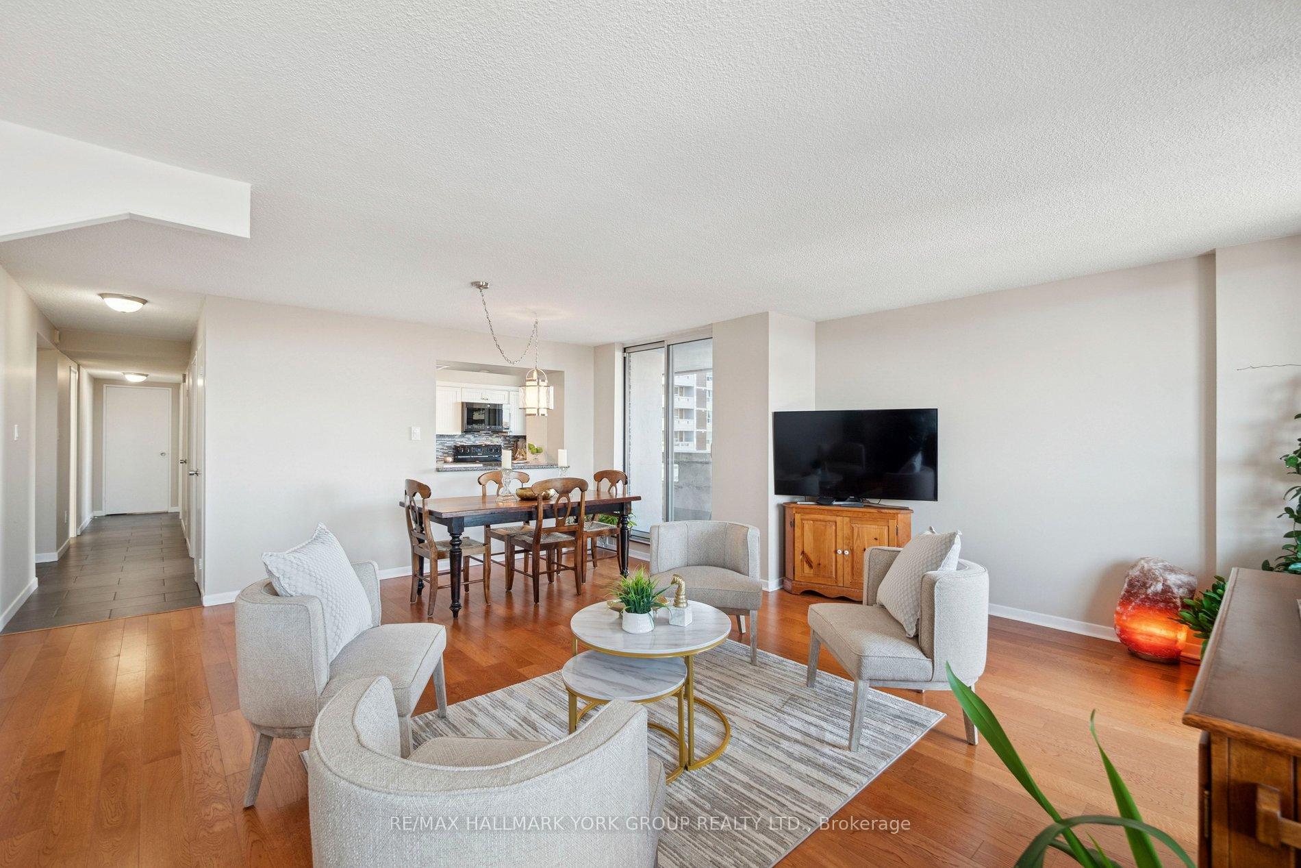 Photo 4 of Unit 810, 50 Inverlochy Boulevard, Markham, Royal Orchard — HOMEH