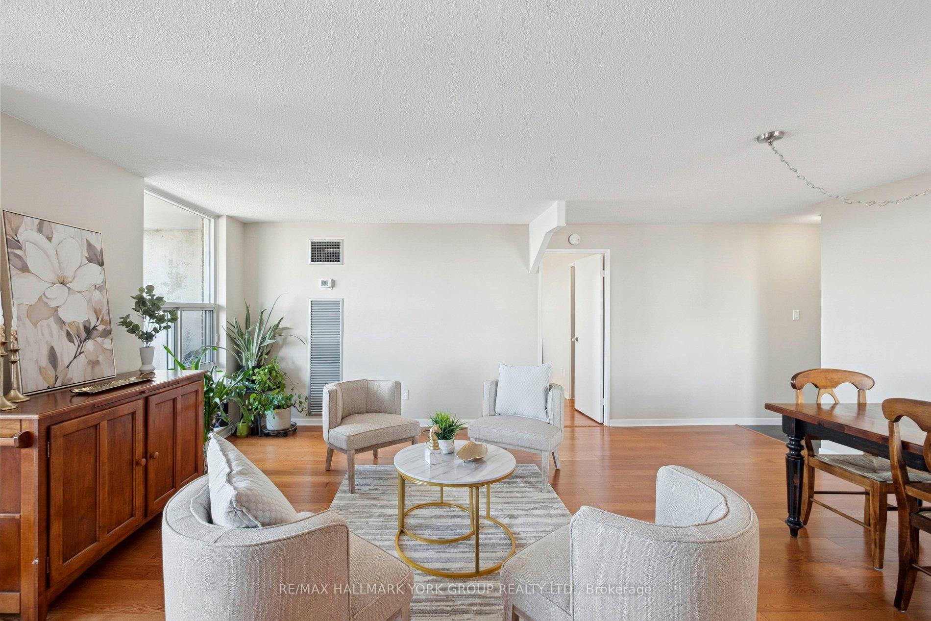 Photo 5 of Unit 810, 50 Inverlochy Boulevard, Markham, Royal Orchard — HOMEH