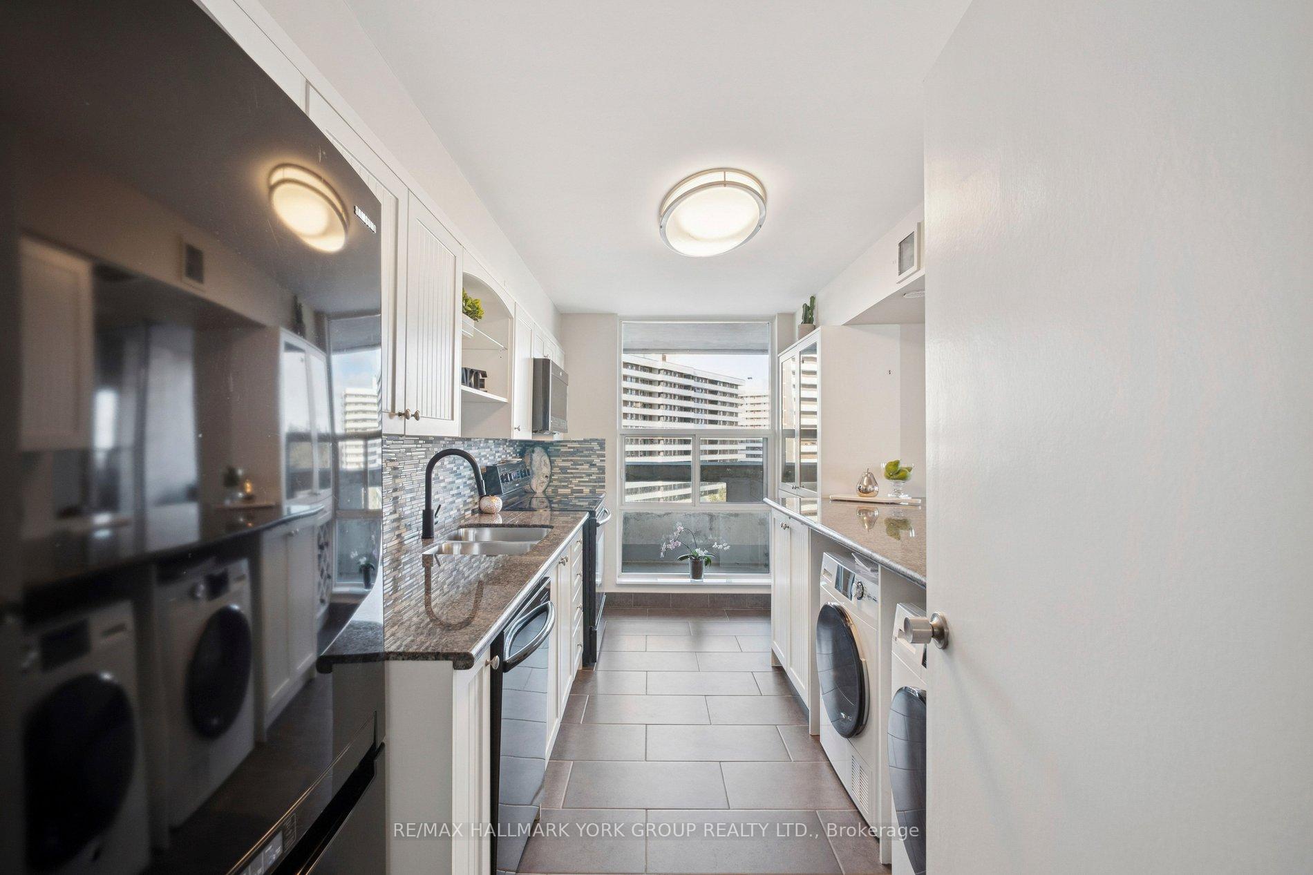 Photo 6 of Unit 810, 50 Inverlochy Boulevard, Markham, Royal Orchard — HOMEH