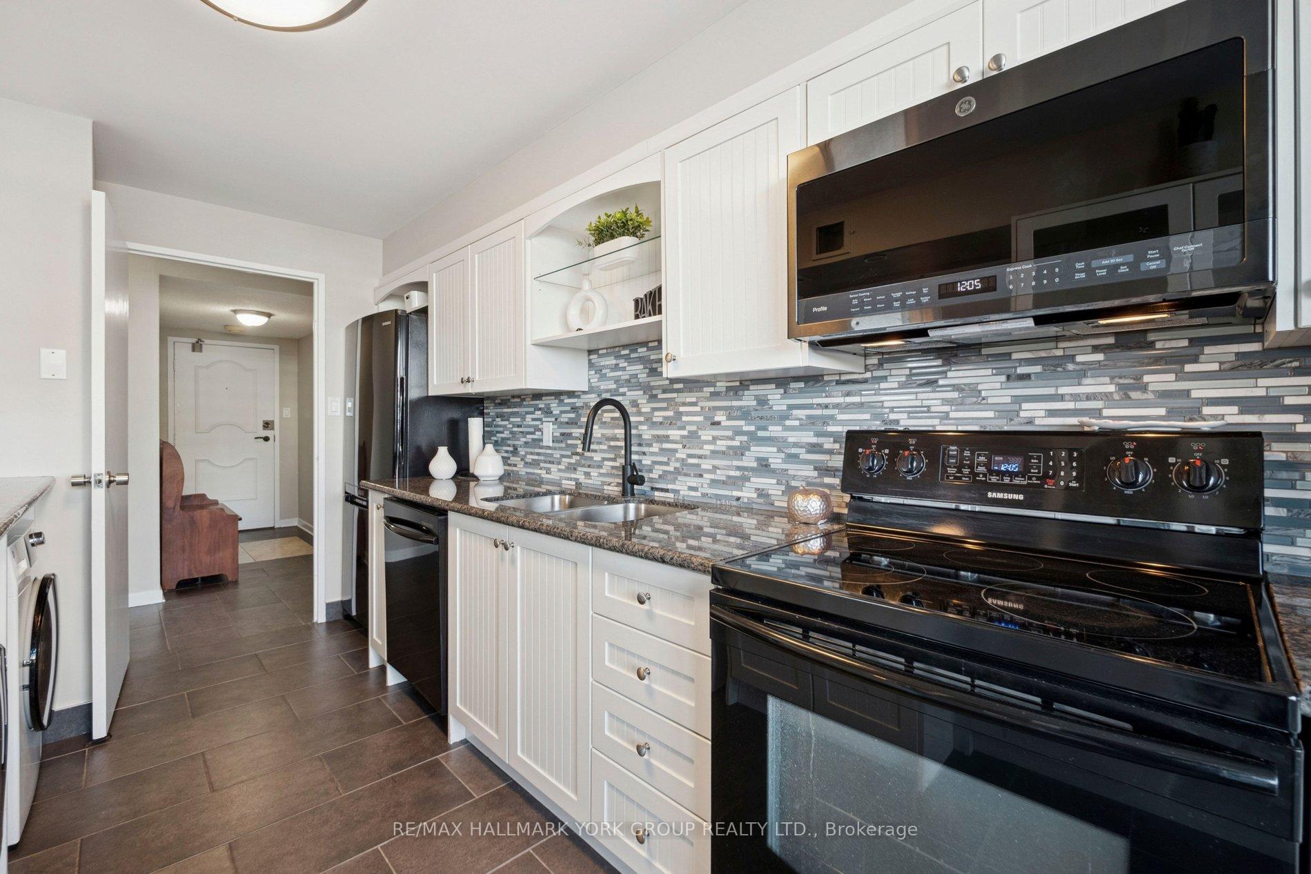 Photo 31 of Unit 810, 50 Inverlochy Boulevard, Markham, Royal Orchard — HOMEH
