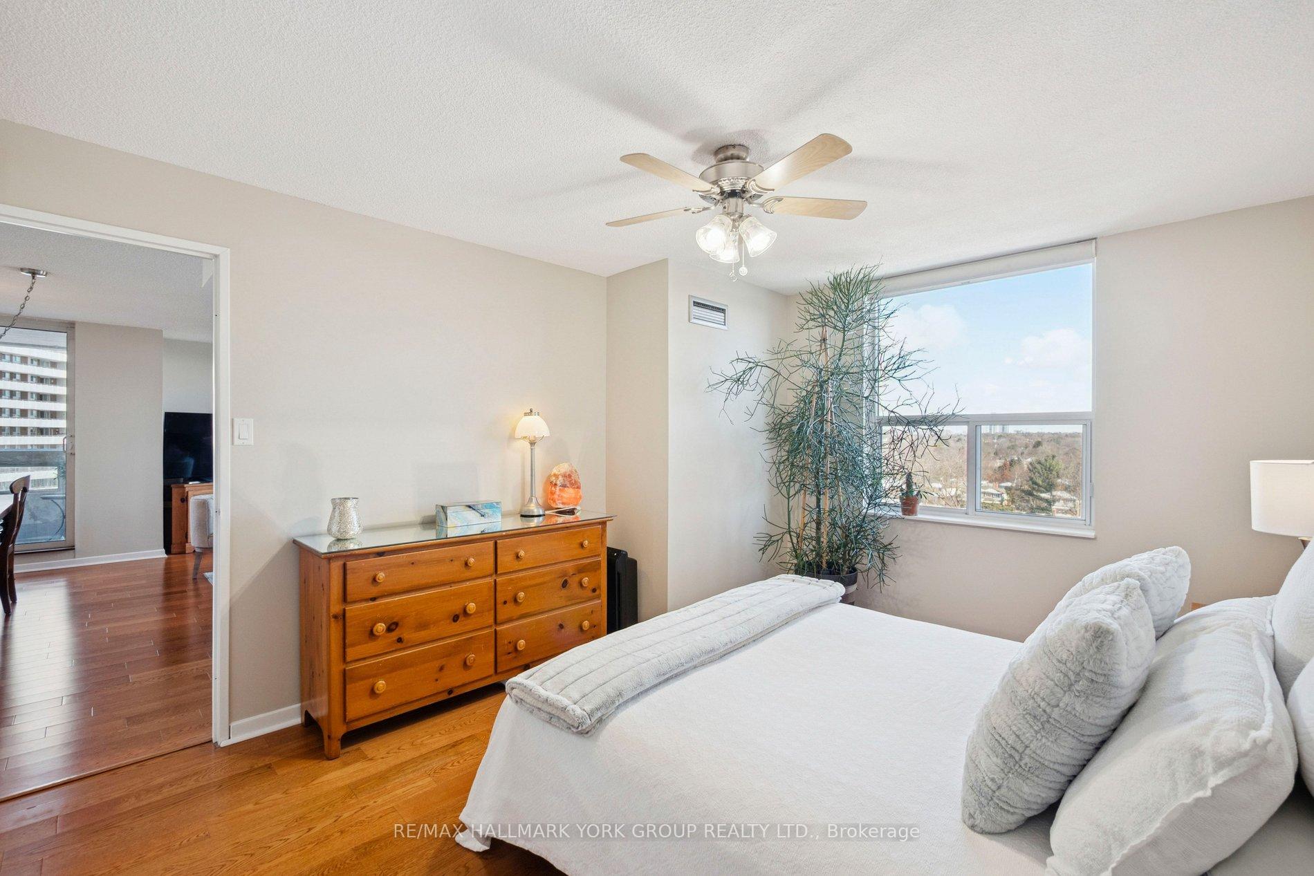 Photo 9 of Unit 810, 50 Inverlochy Boulevard, Markham, Royal Orchard — HOMEH