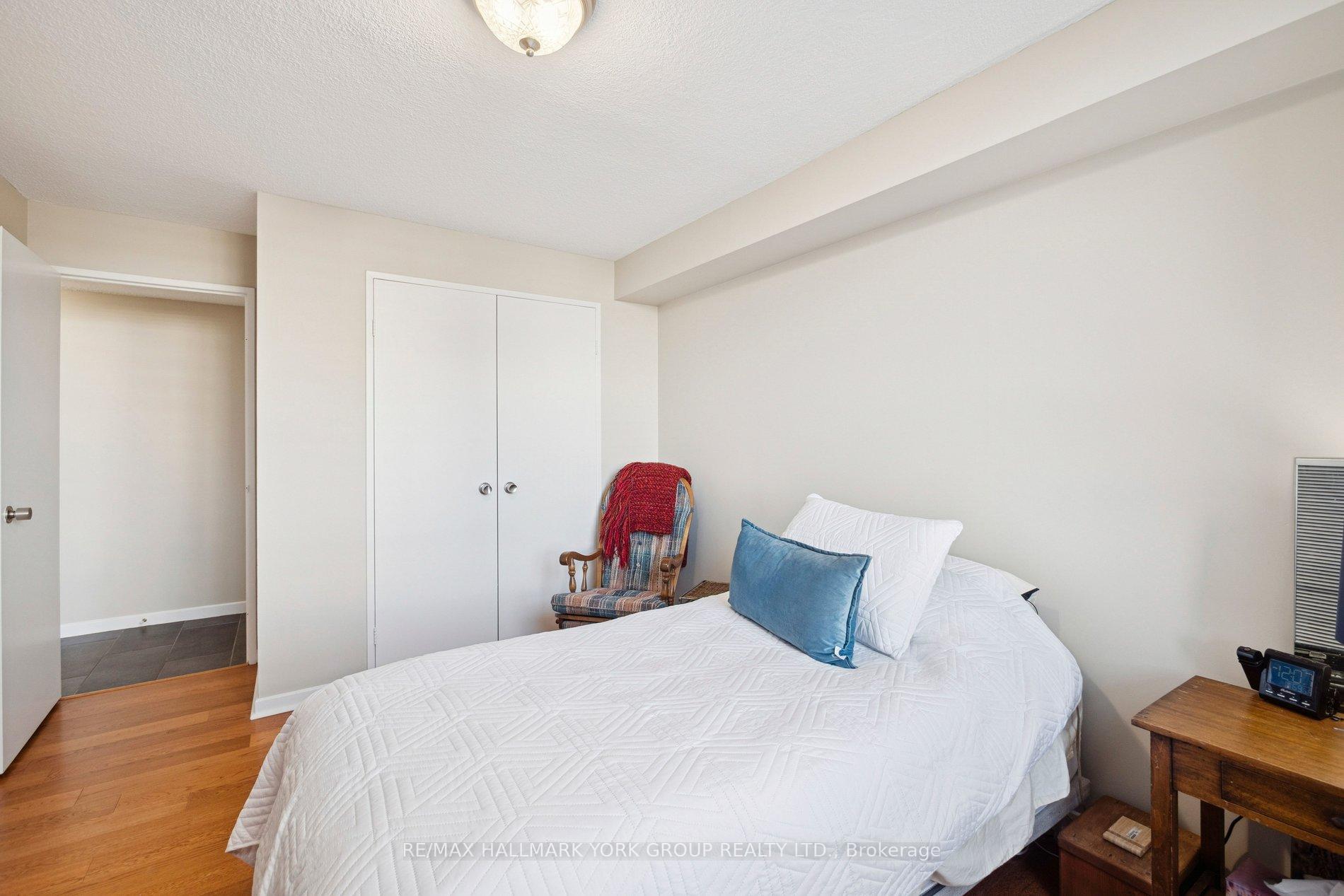 Photo 15 of Unit 810, 50 Inverlochy Boulevard, Markham, Royal Orchard — HOMEH
