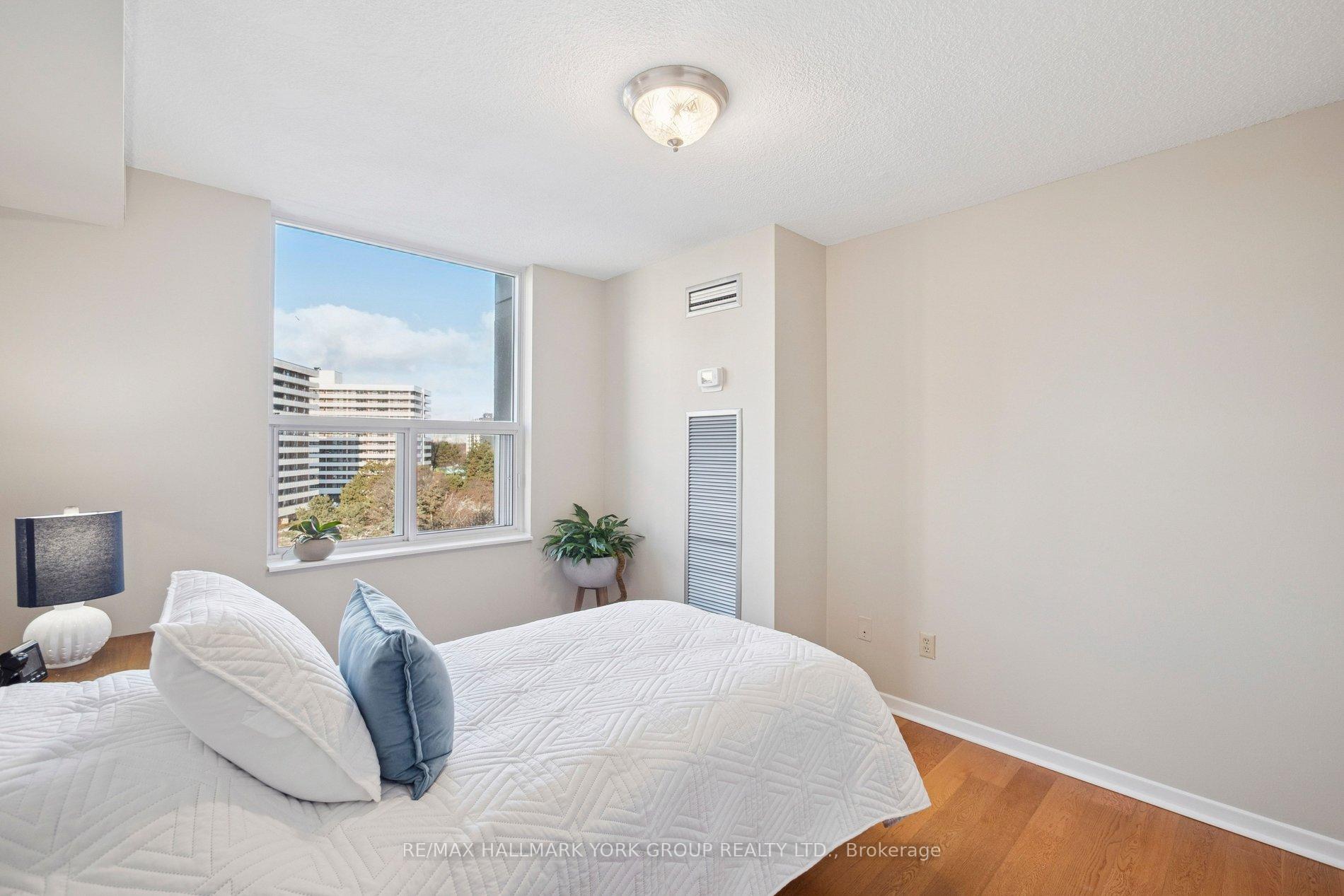 Photo 13 of Unit 810, 50 Inverlochy Boulevard, Markham, Royal Orchard — HOMEH