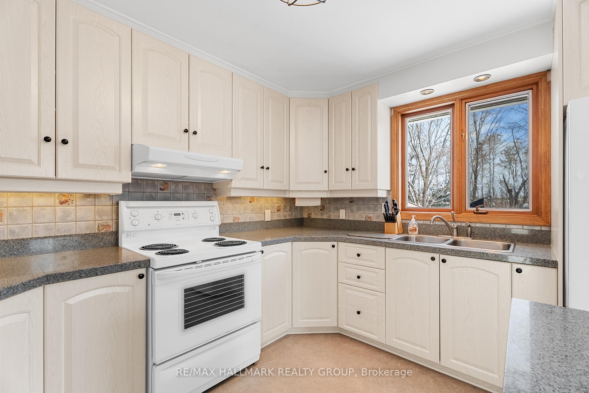Photo 10 of 841 River Road, Ottawa, Riverside South/Gloucester Glen — HOMEH