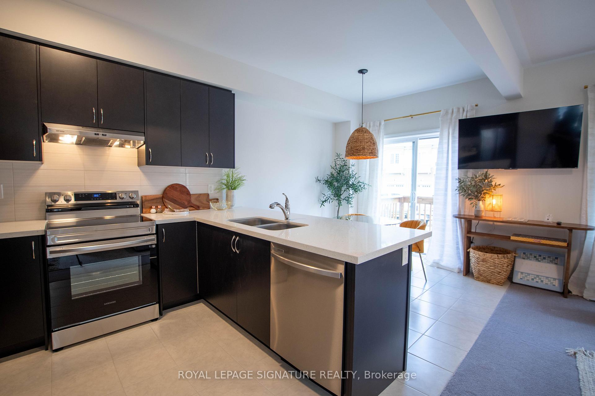 Photo 2 of Unit 114, 305 Garner Road W, Hamilton, Ancaster — HOMEH