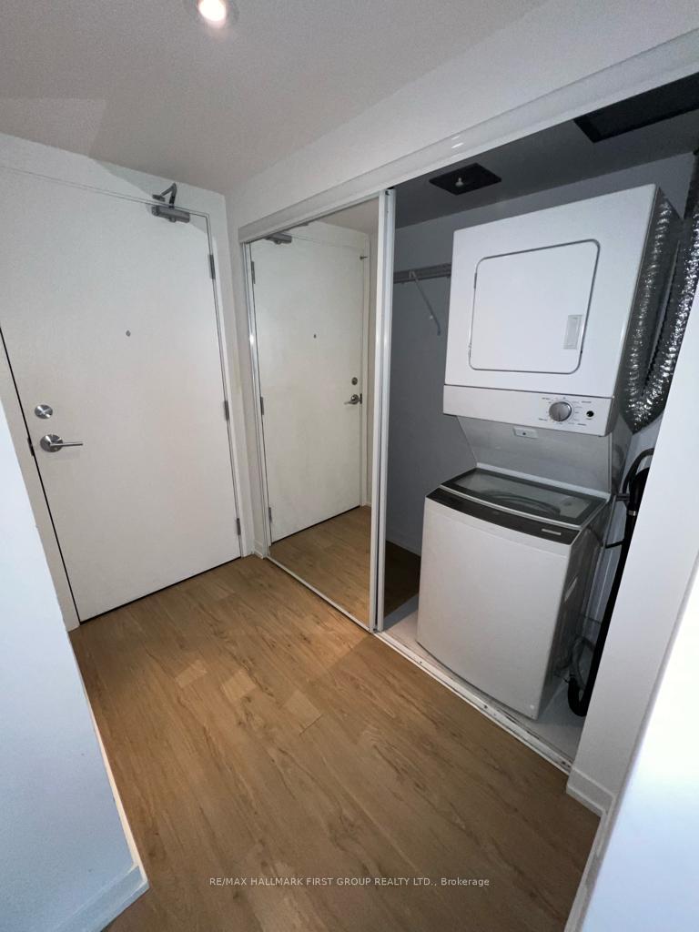 Photo 4 of Unit 3917, 85 Wood Street, Toronto, Church-Yonge Corridor — HOMEH