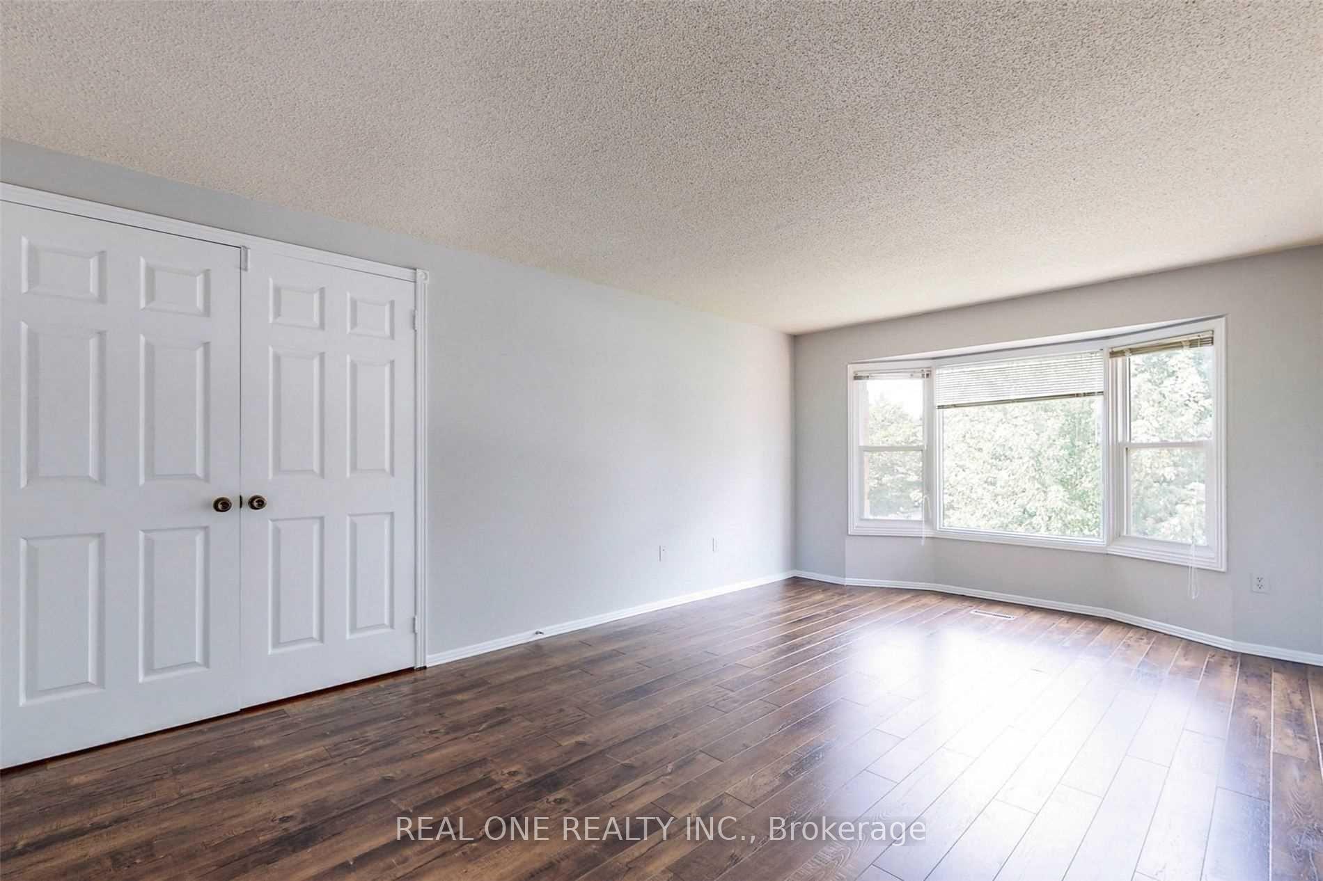 Photo 14 of 41 Meyer Circle, Markham, Markham Village — HOMEH