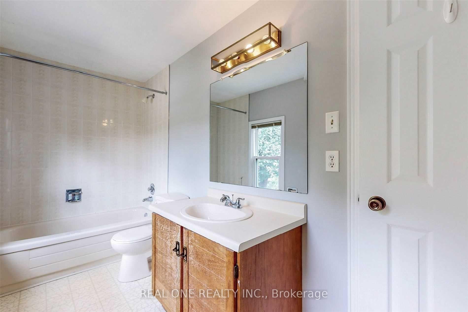 Photo 17 of 41 Meyer Circle, Markham, Markham Village — HOMEH
