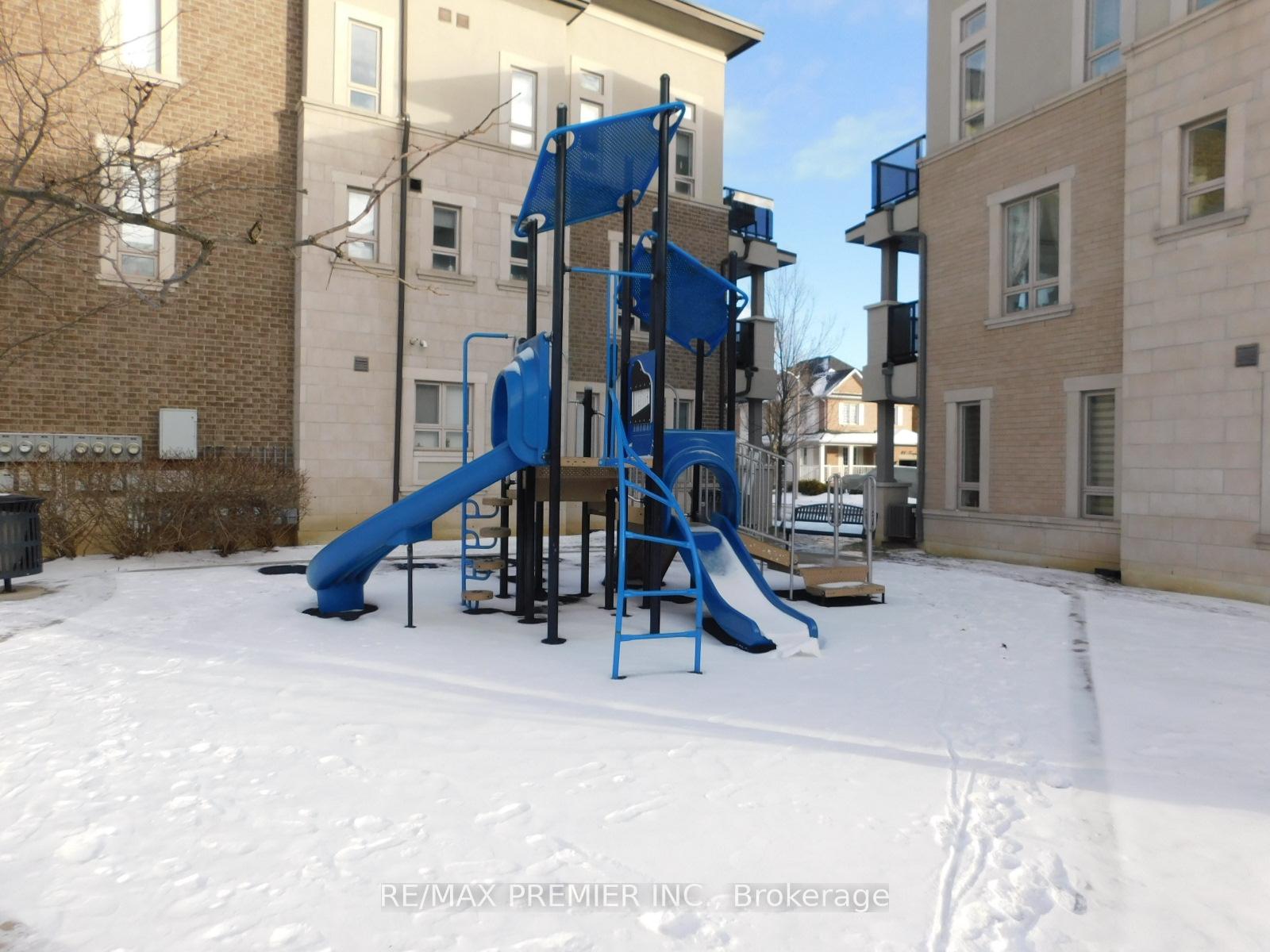 Photo 3 of Unit 20, 105 Kayla Crescent, Vaughan, Maple — HOMEH