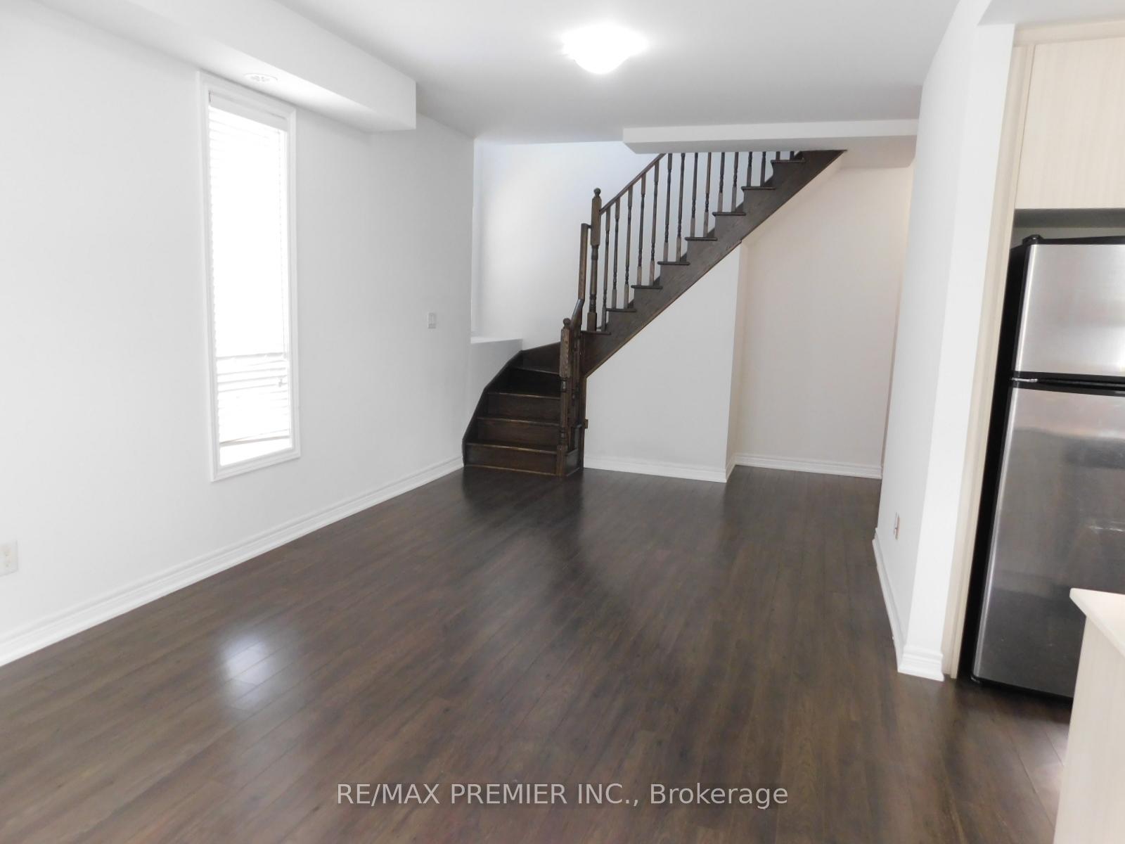Photo 7 of Unit 20, 105 Kayla Crescent, Vaughan, Maple — HOMEH