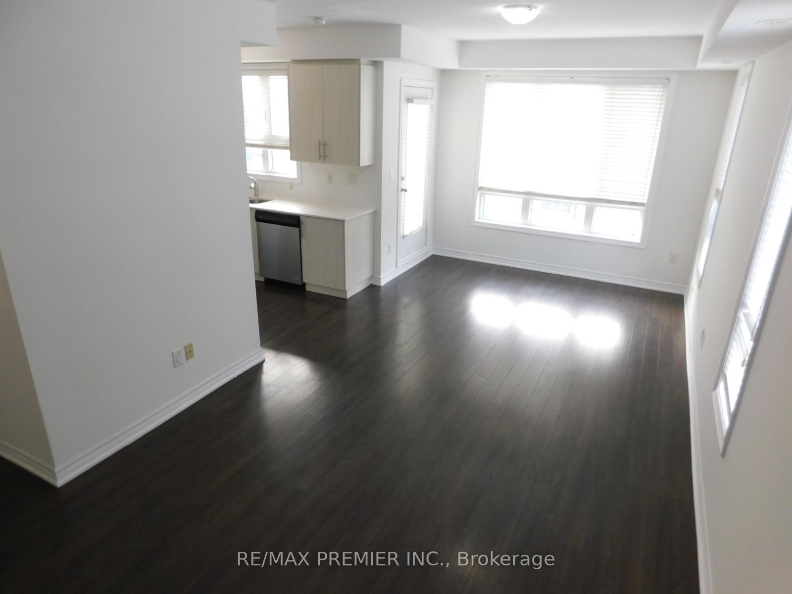 Photo 8 of Unit 20, 105 Kayla Crescent, Vaughan, Maple — HOMEH