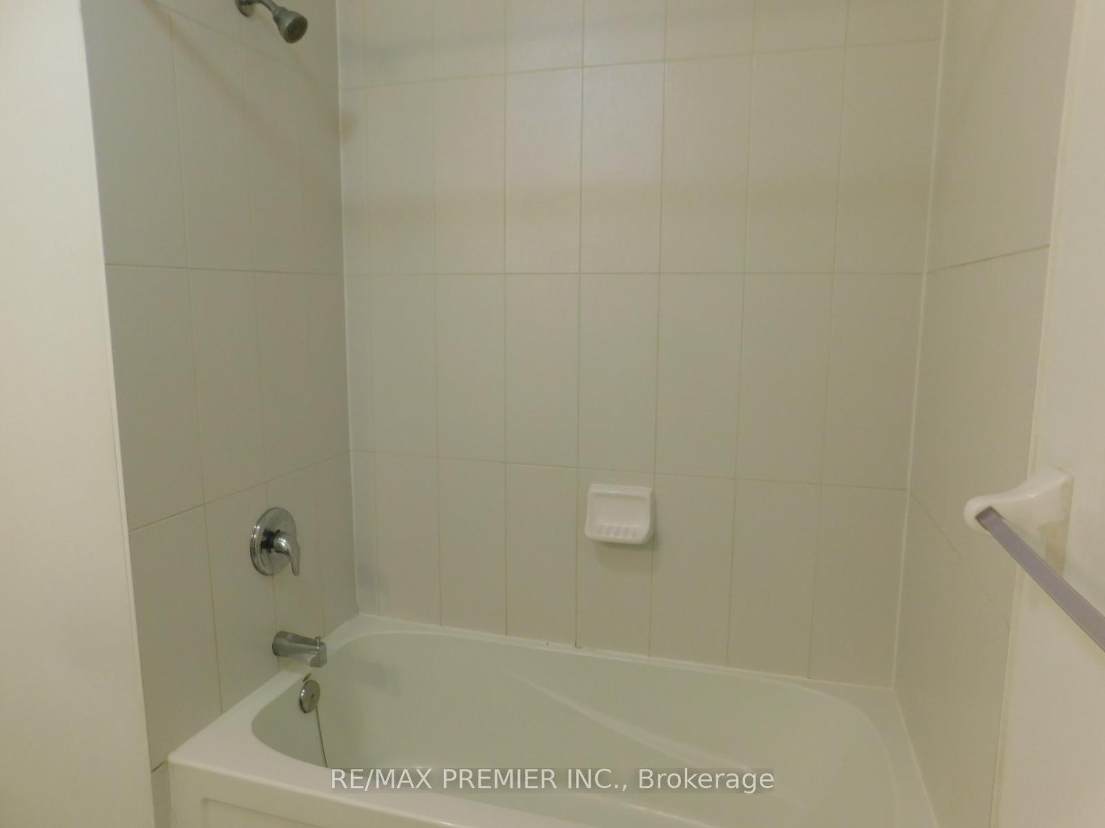 Photo 11 of Unit 20, 105 Kayla Crescent, Vaughan, Maple — HOMEH