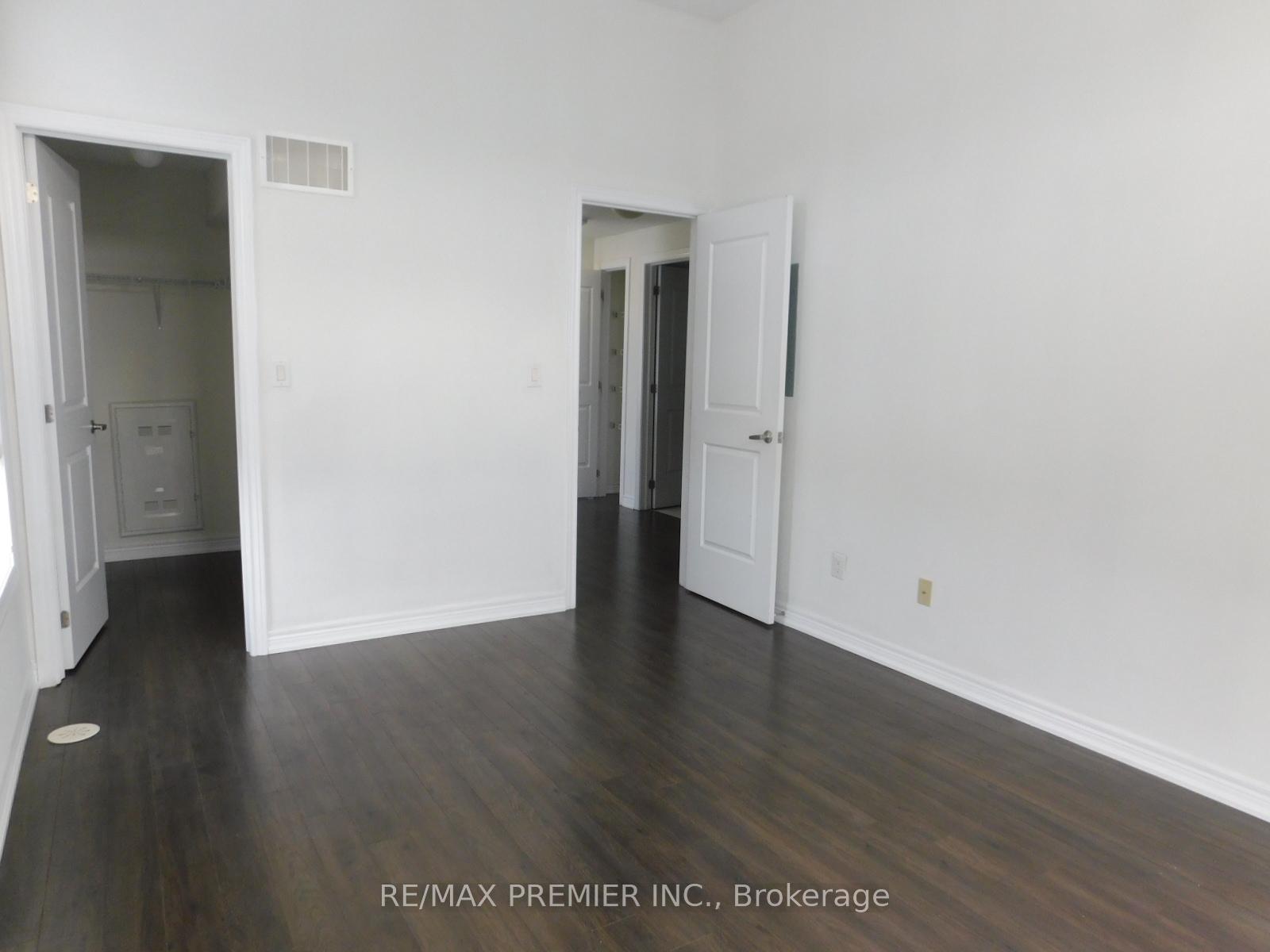 Photo 12 of Unit 20, 105 Kayla Crescent, Vaughan, Maple — HOMEH