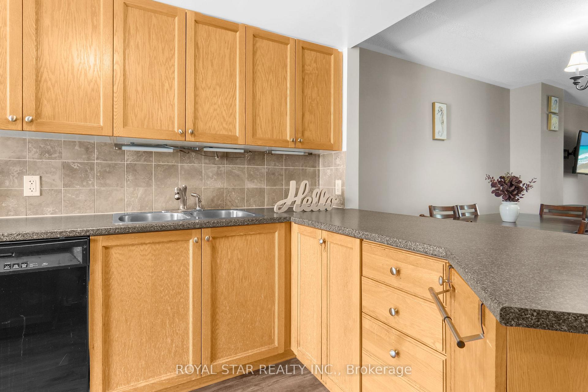 Photo 17 of 258 Meadowbreeze Drive, Ottawa, Kanata - Emerald Meadows/Trailwest — HOMEH