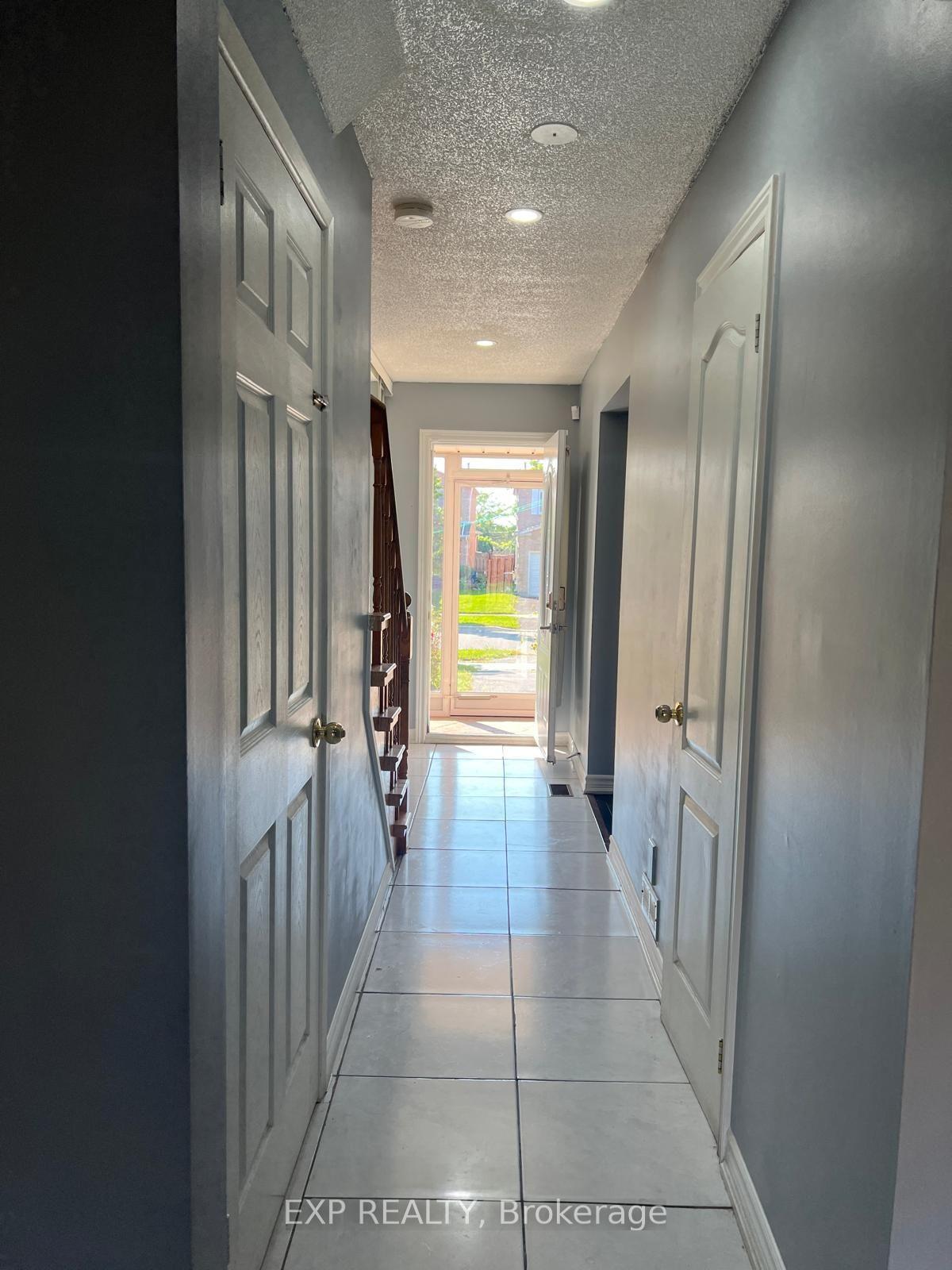 Photo 4 of 17 Calmist Crescent, Brampton, Fletcher's West — HOMEH