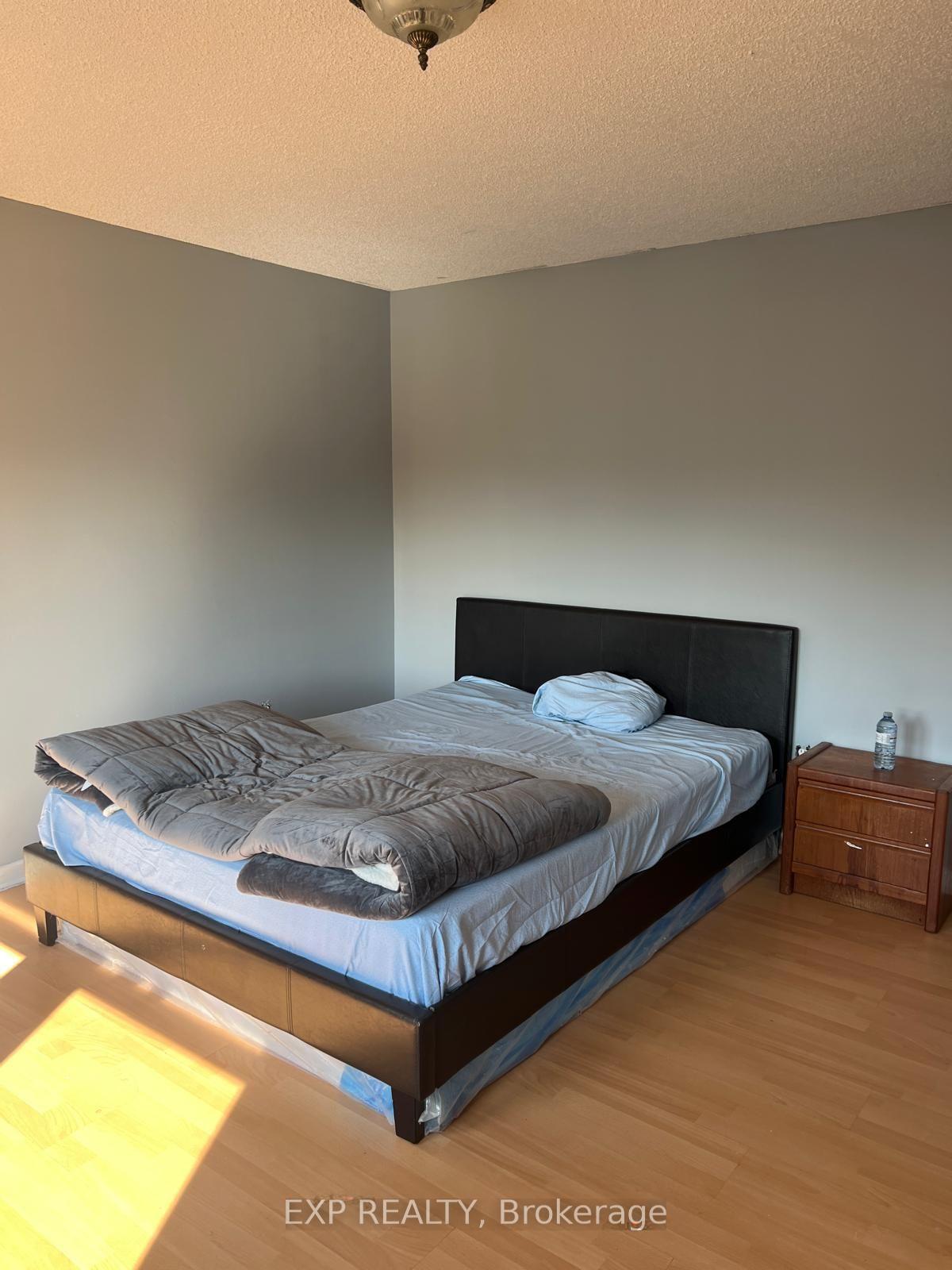 Photo 6 of 17 Calmist Crescent, Brampton, Fletcher's West — HOMEH