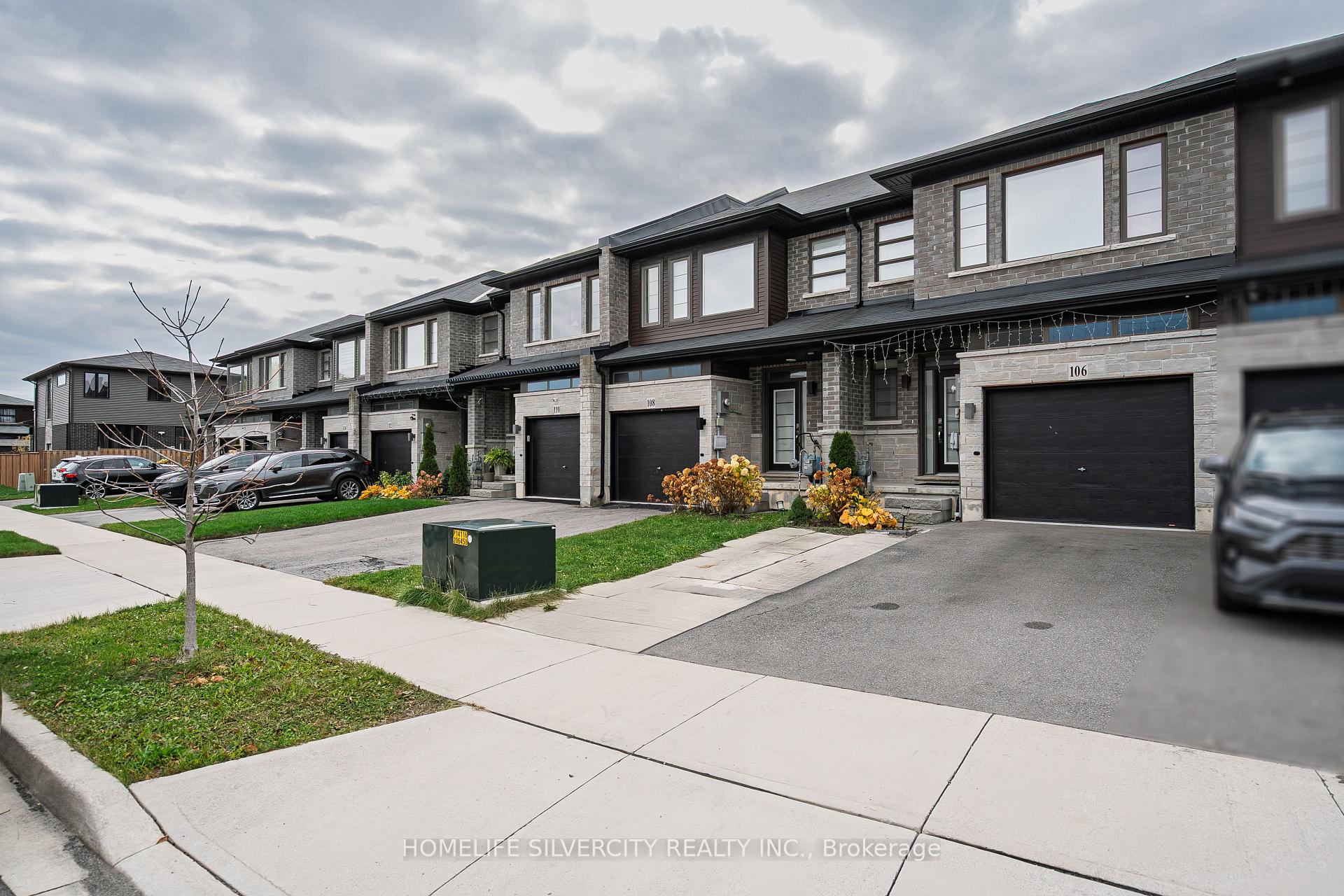 Photo 2 of 106 Columbus Gate, Hamilton, Stoney Creek Mountain — HOMEH