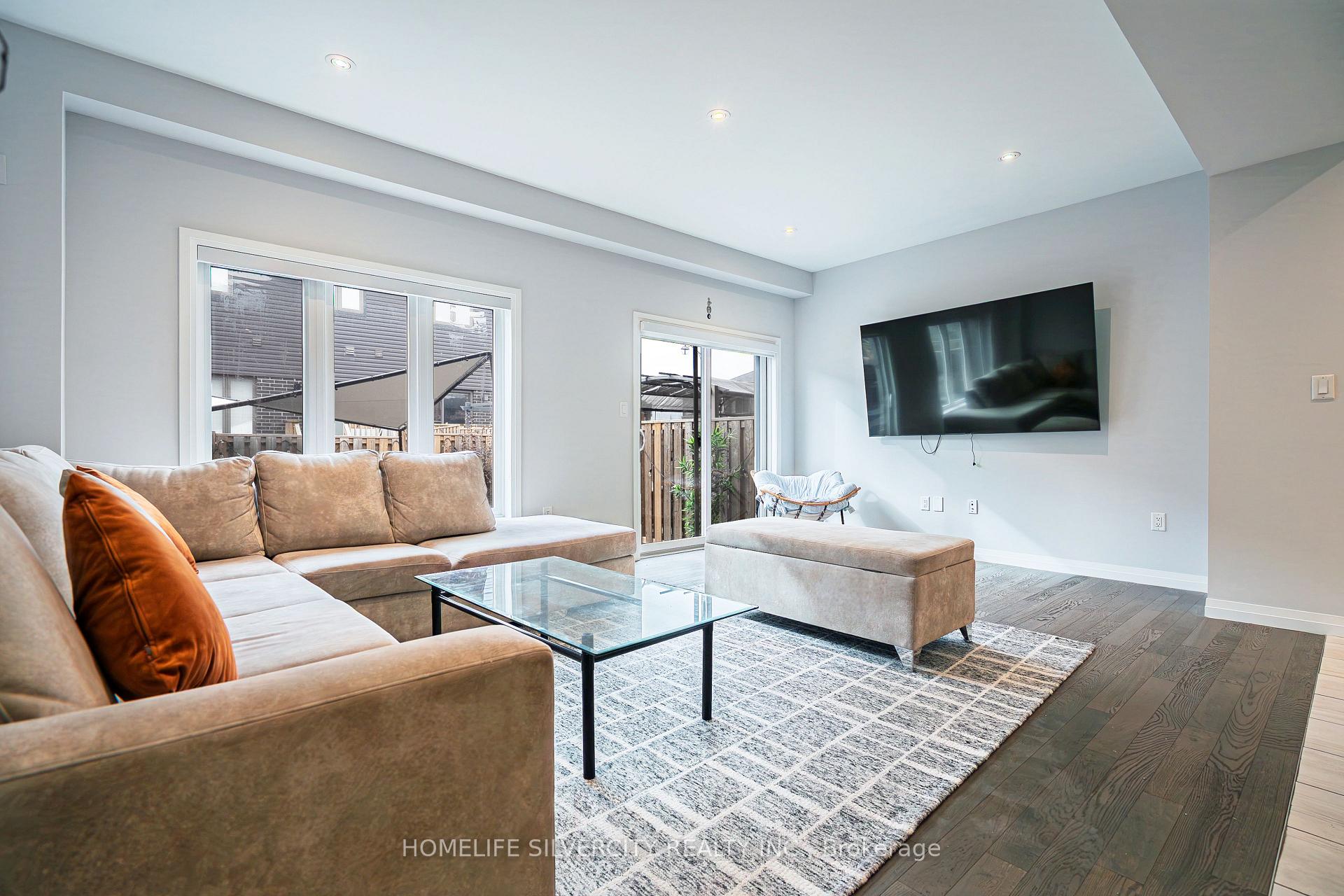 Photo 8 of 106 Columbus Gate, Hamilton, Stoney Creek Mountain — HOMEH