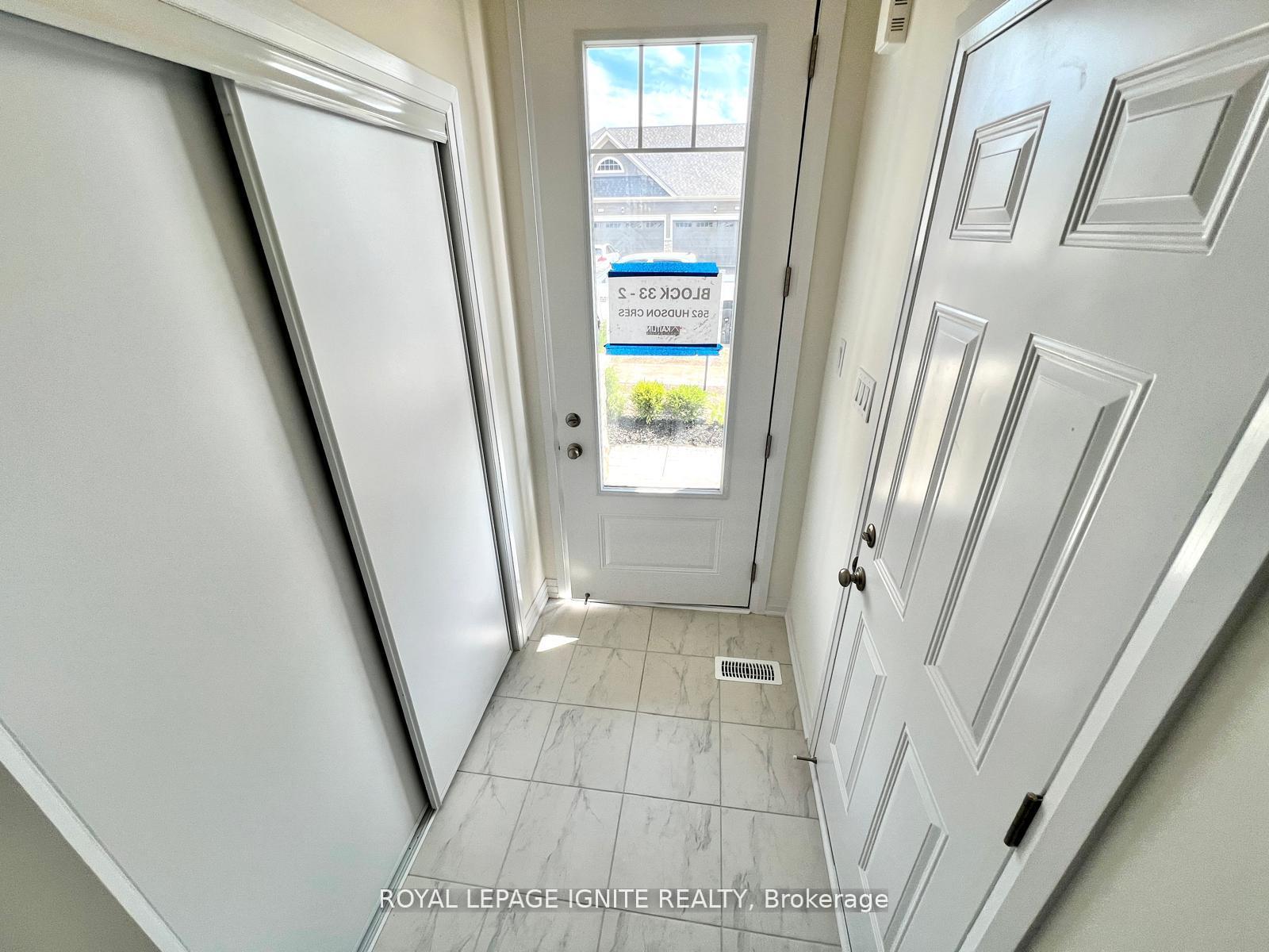 Photo 3 of 562 Hudson Crescent, Midland — HOMEH