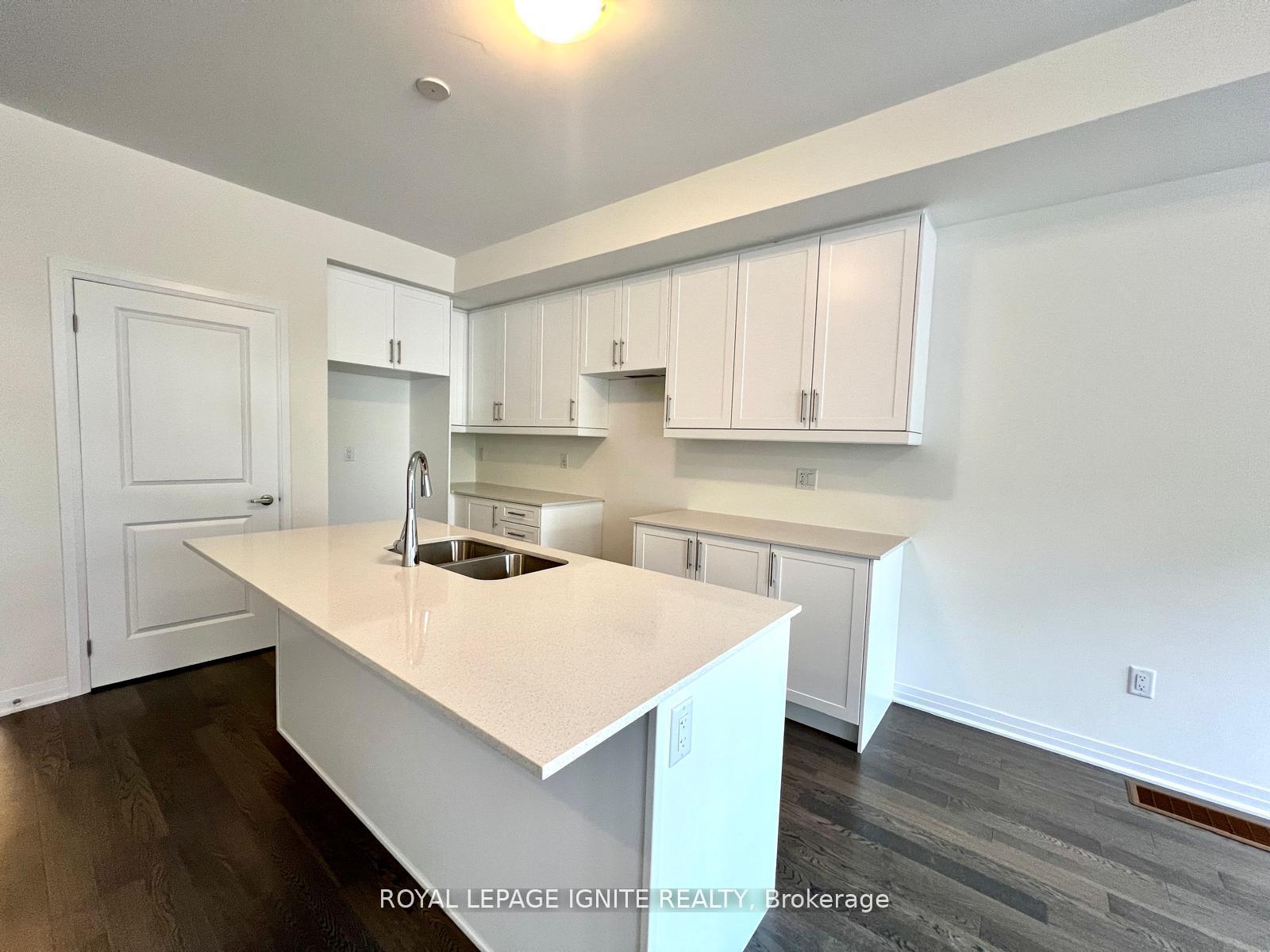 Photo 10 of 562 Hudson Crescent, Midland — HOMEH