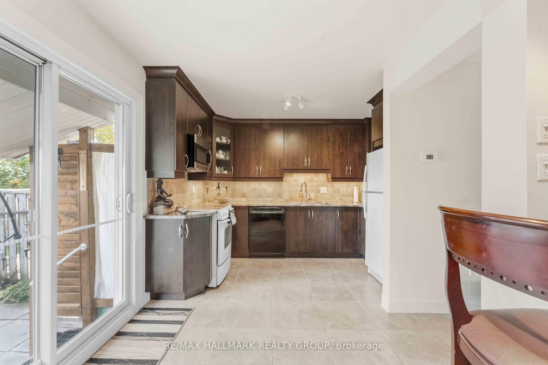 Photo 15 of Unit 32, 941 Cookshire Crescent, Ottawa, Fallingbrook/Ridgemount — HOMEH