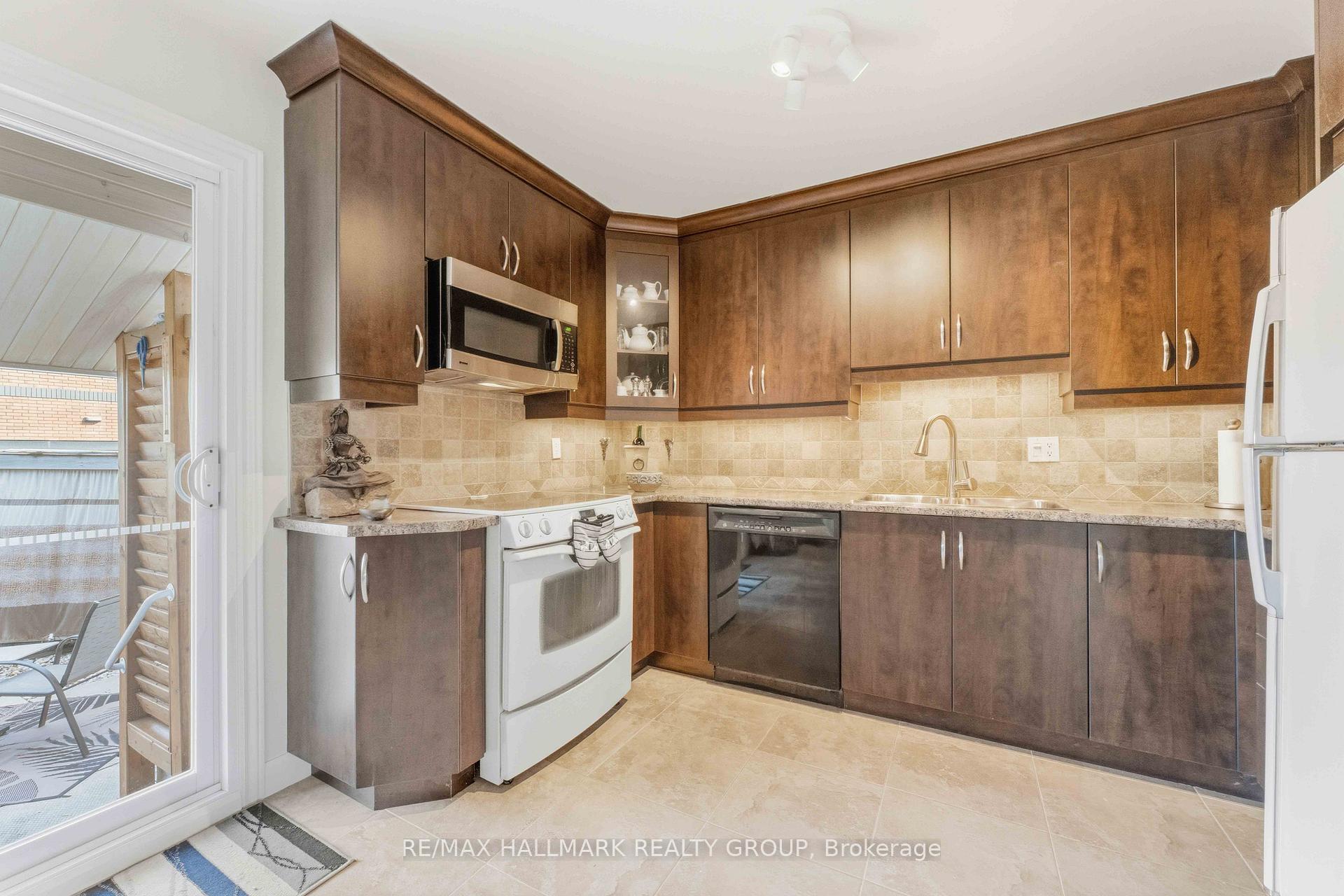 Photo 21 of Unit 32, 941 Cookshire Crescent, Ottawa, Fallingbrook/Ridgemount — HOMEH
