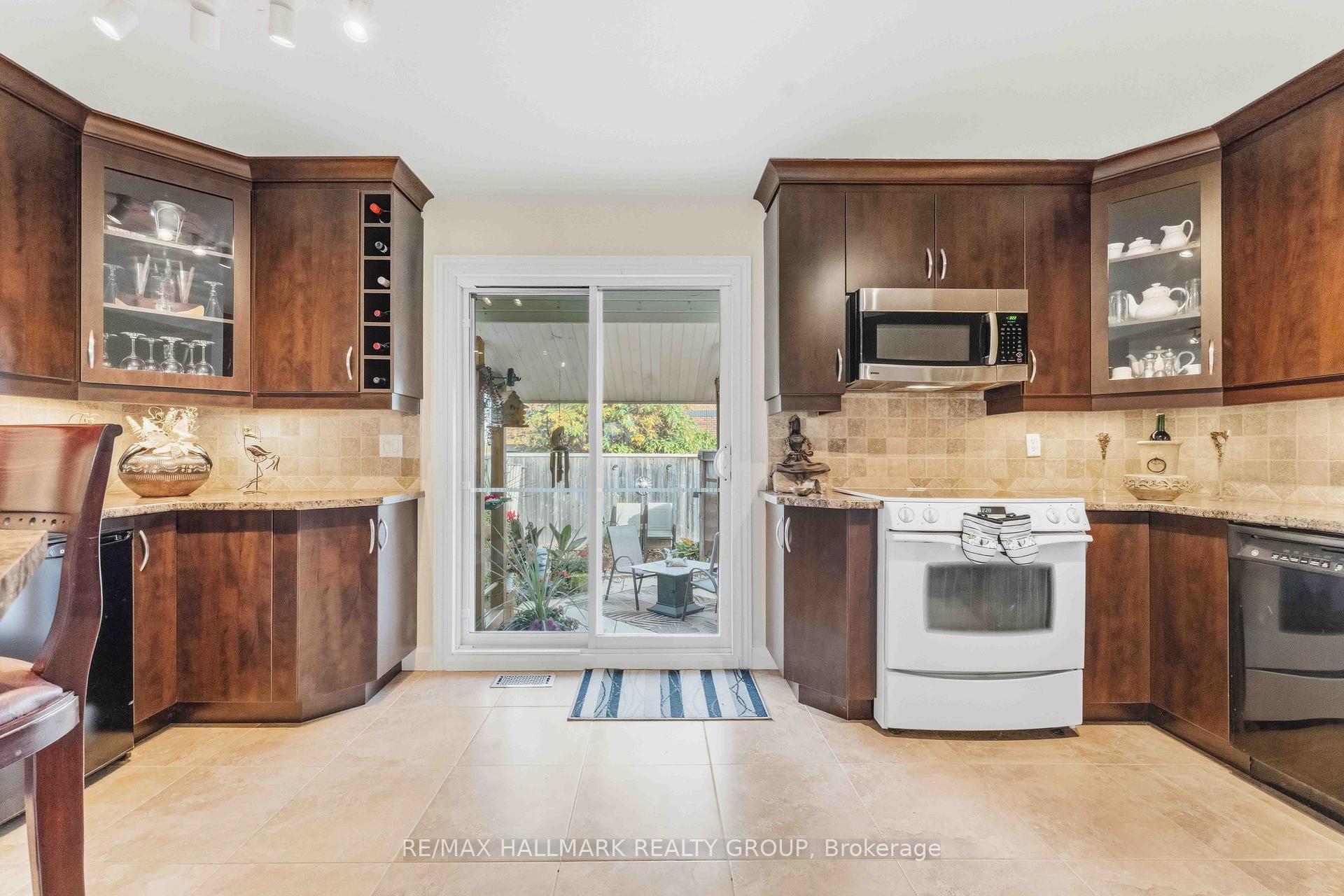 Photo 38 of Unit 32, 941 Cookshire Crescent, Ottawa, Fallingbrook/Ridgemount — HOMEH