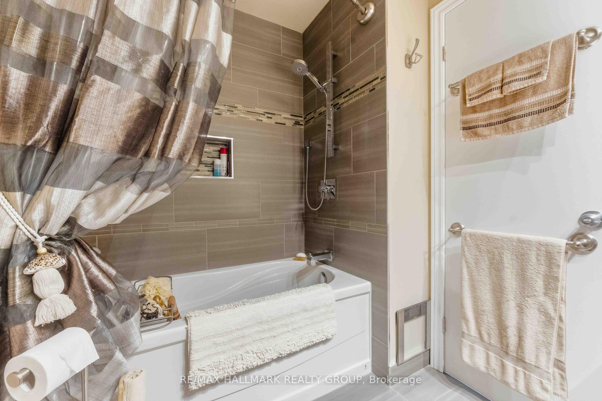 Photo 16 of Unit 32, 941 Cookshire Crescent, Ottawa, Fallingbrook/Ridgemount — HOMEH