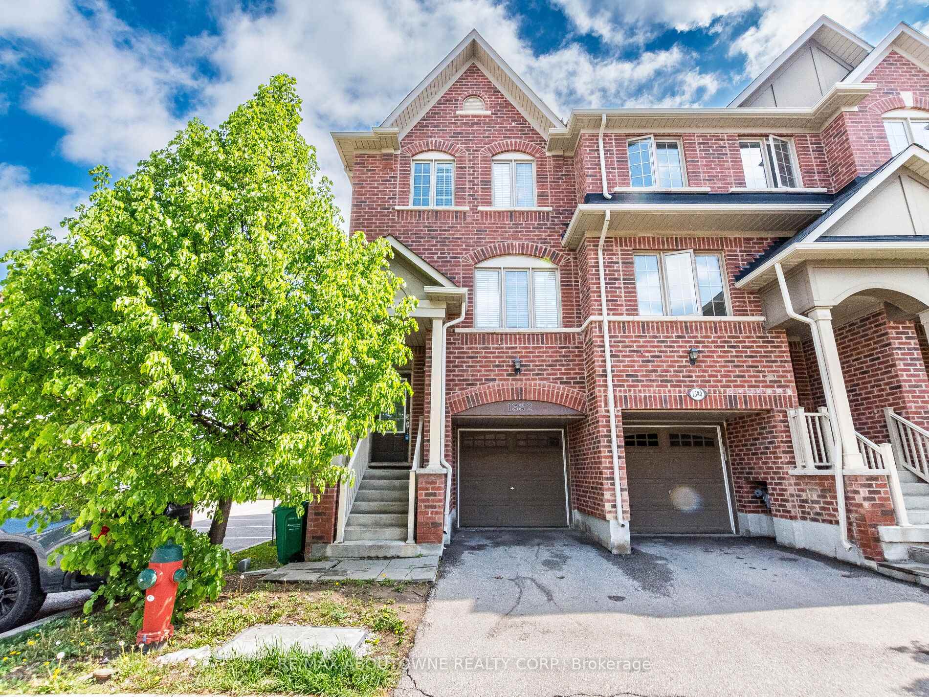 Front of 1382 Granrock Crescent