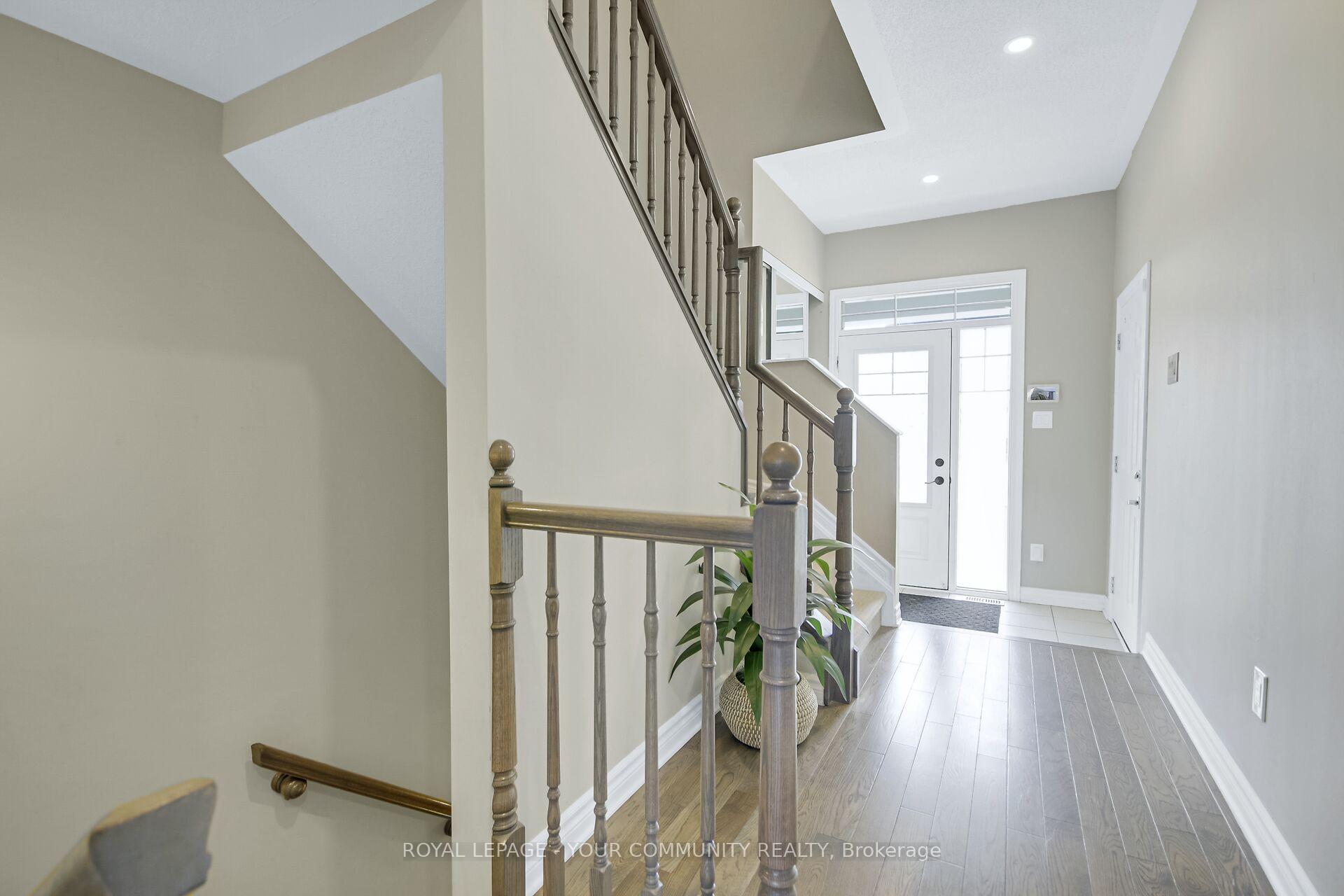 Photo 3 of 910 Kilbirnie Drive, Ottawa, Barrhaven - Half Moon Bay — HOMEH