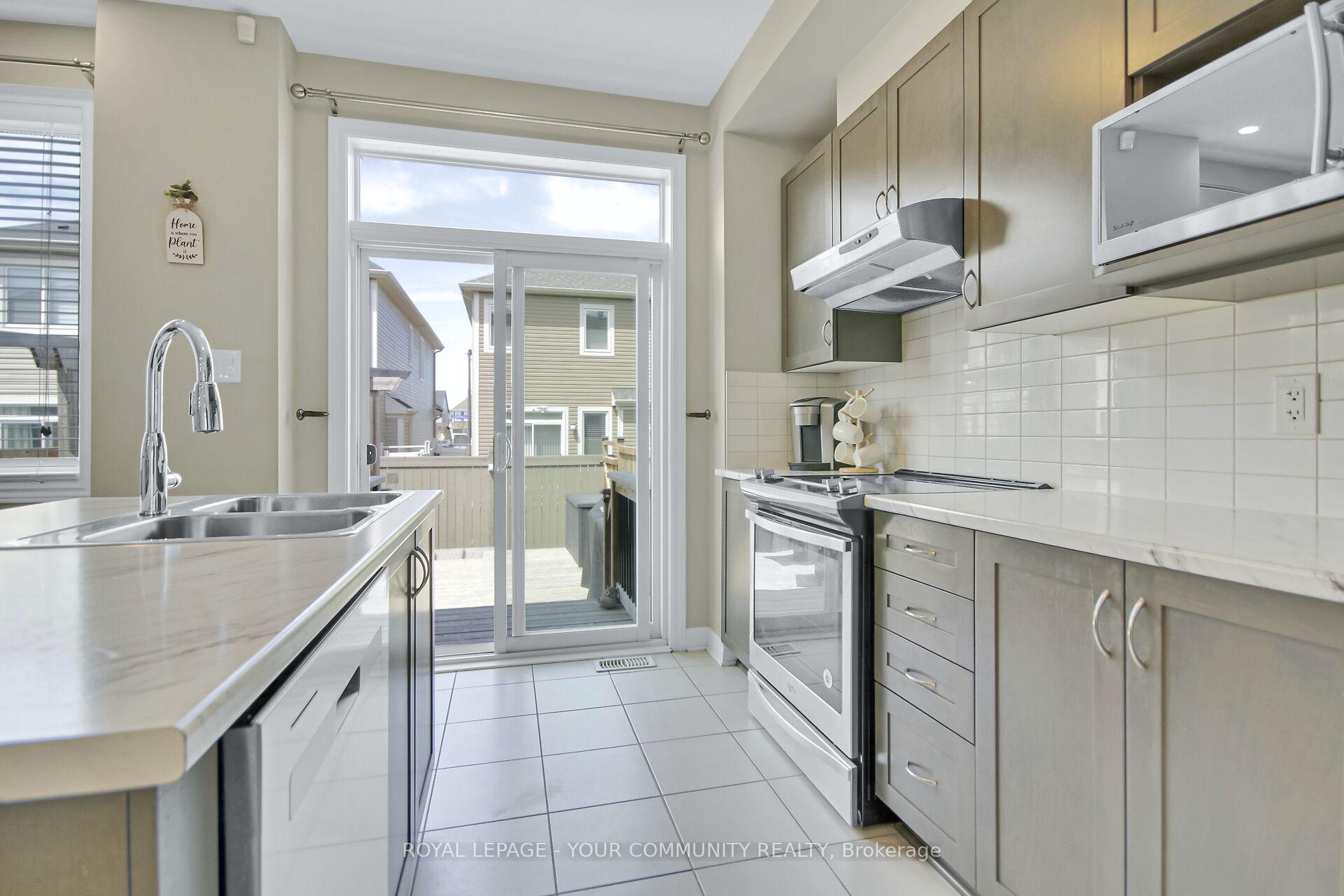 Photo 9 of 910 Kilbirnie Drive, Ottawa, Barrhaven - Half Moon Bay — HOMEH