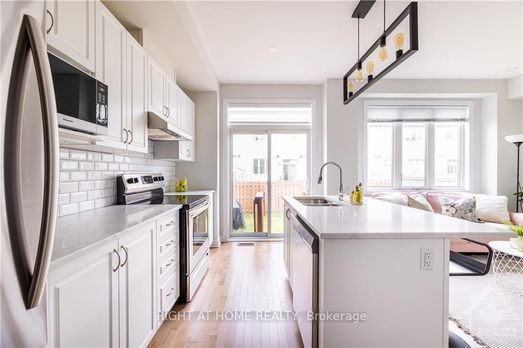 Photo 2 of 116 Vendome Street, Ottawa, Avalon West — HOMEH