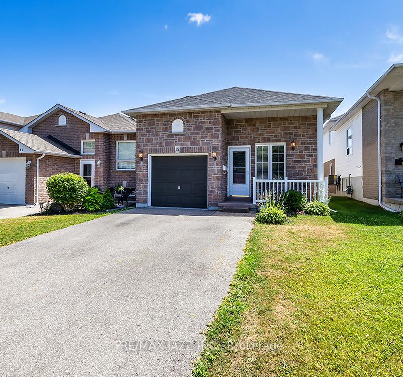 Front of 15 Daiseyfield Avenue