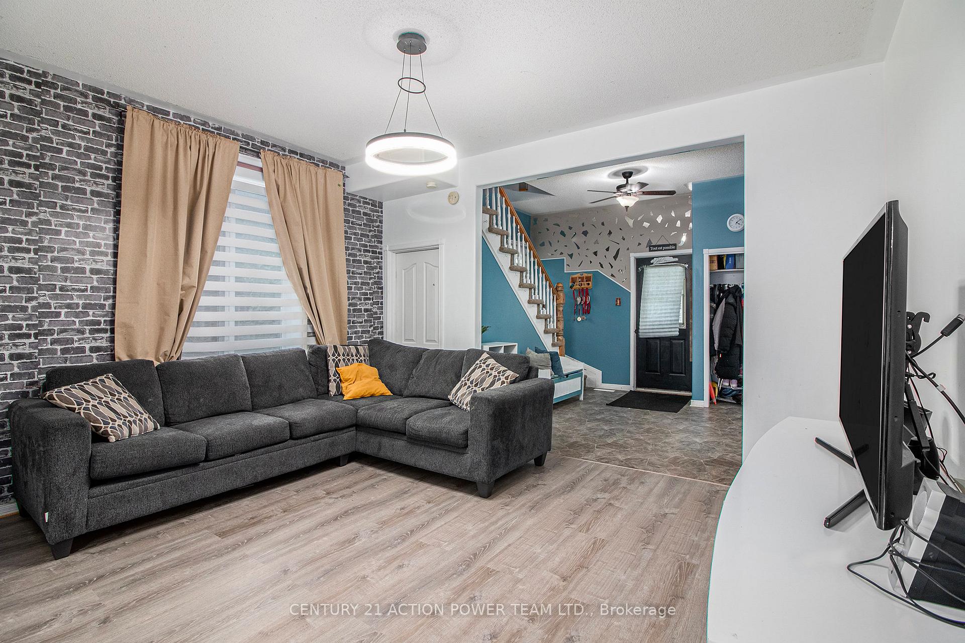 Photo 15 of 18 George Street S, North Stormont, North Stormont (Finch) Twp — HOMEH