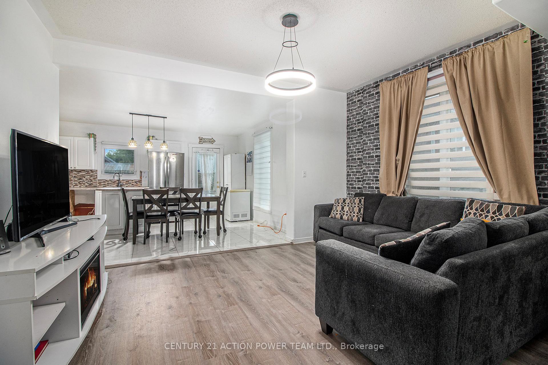 Photo 2 of 18 George Street S, North Stormont, North Stormont (Finch) Twp — HOMEH