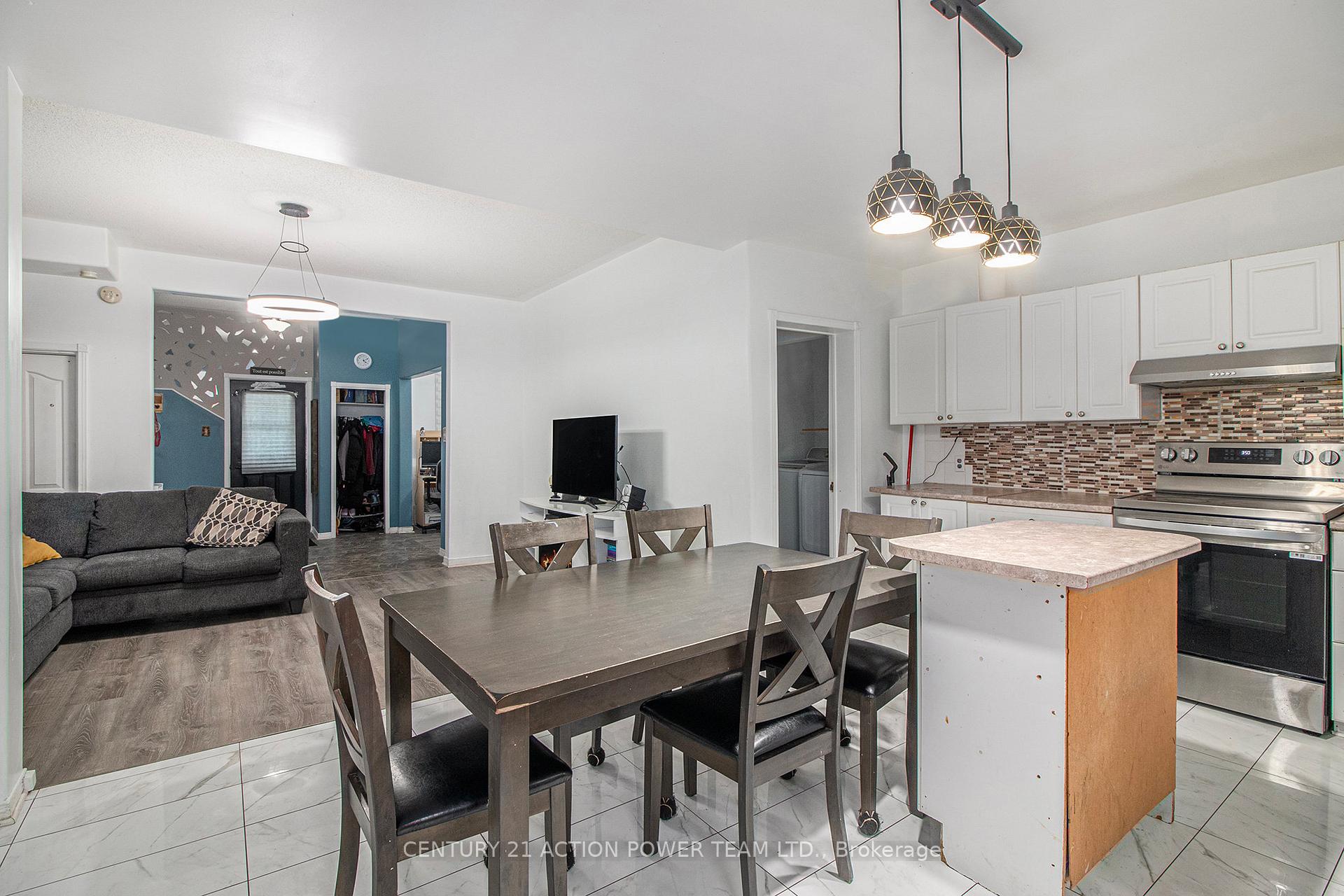 Photo 7 of 18 George Street S, North Stormont, North Stormont (Finch) Twp — HOMEH