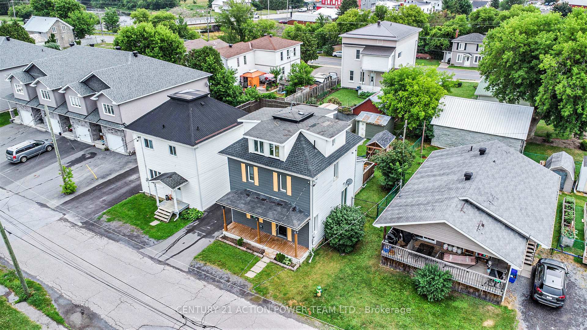 Photo 13 of 18 George Street S, North Stormont, North Stormont (Finch) Twp — HOMEH