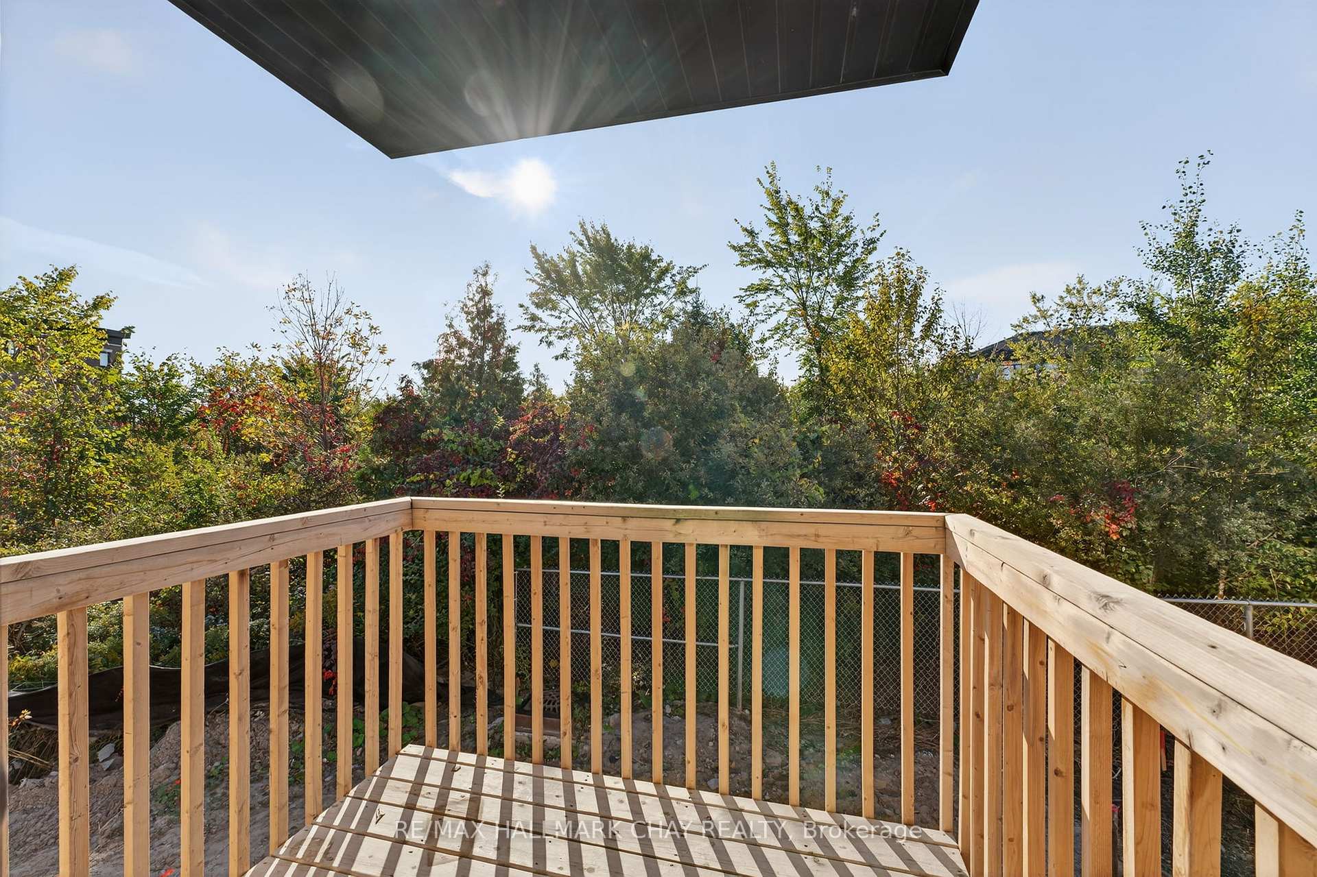 Photo 9 of 22 Blue Forest Crescent, Barrie, Innis-Shore — HOMEH