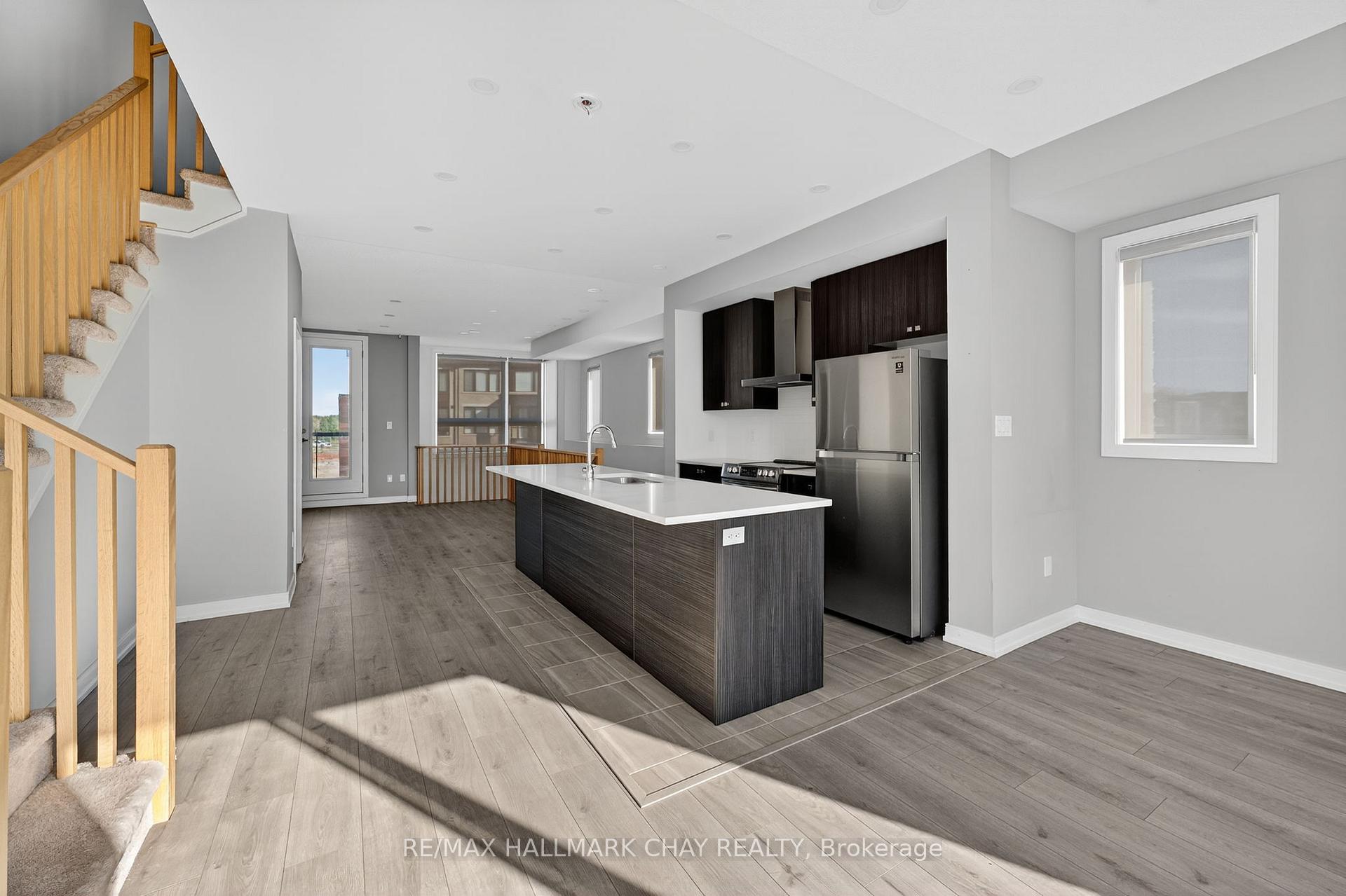 Photo 18 of 22 Blue Forest Crescent, Barrie, Innis-Shore — HOMEH