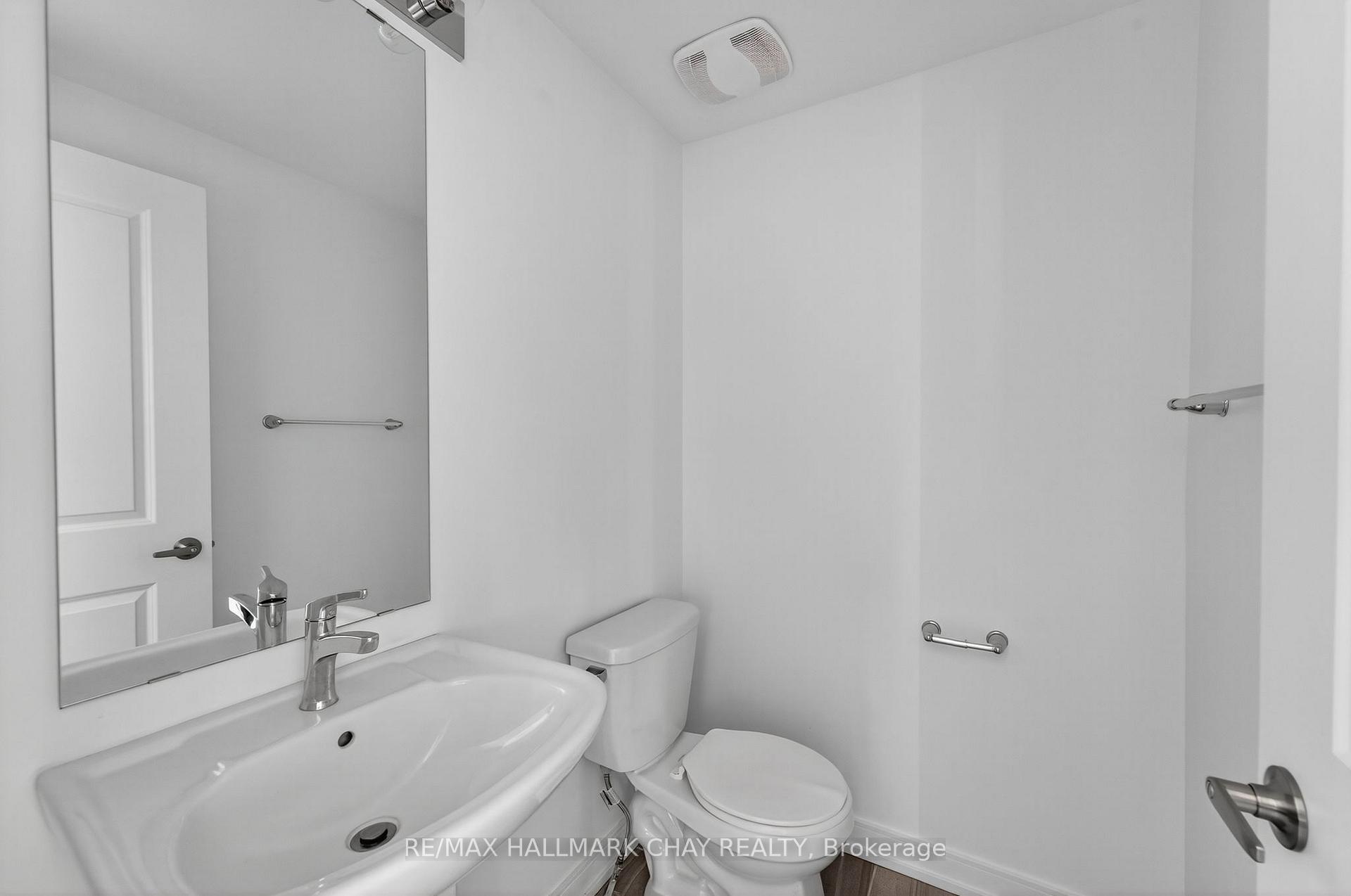 Photo 13 of 22 Blue Forest Crescent, Barrie, Innis-Shore — HOMEH