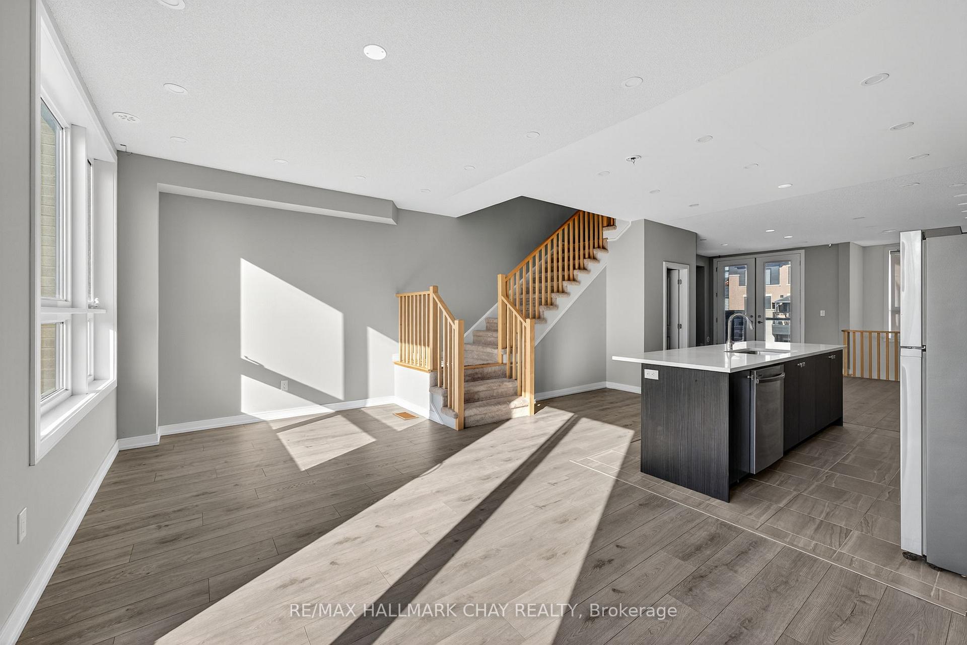 Photo 16 of 22 Blue Forest Crescent, Barrie, Innis-Shore — HOMEH