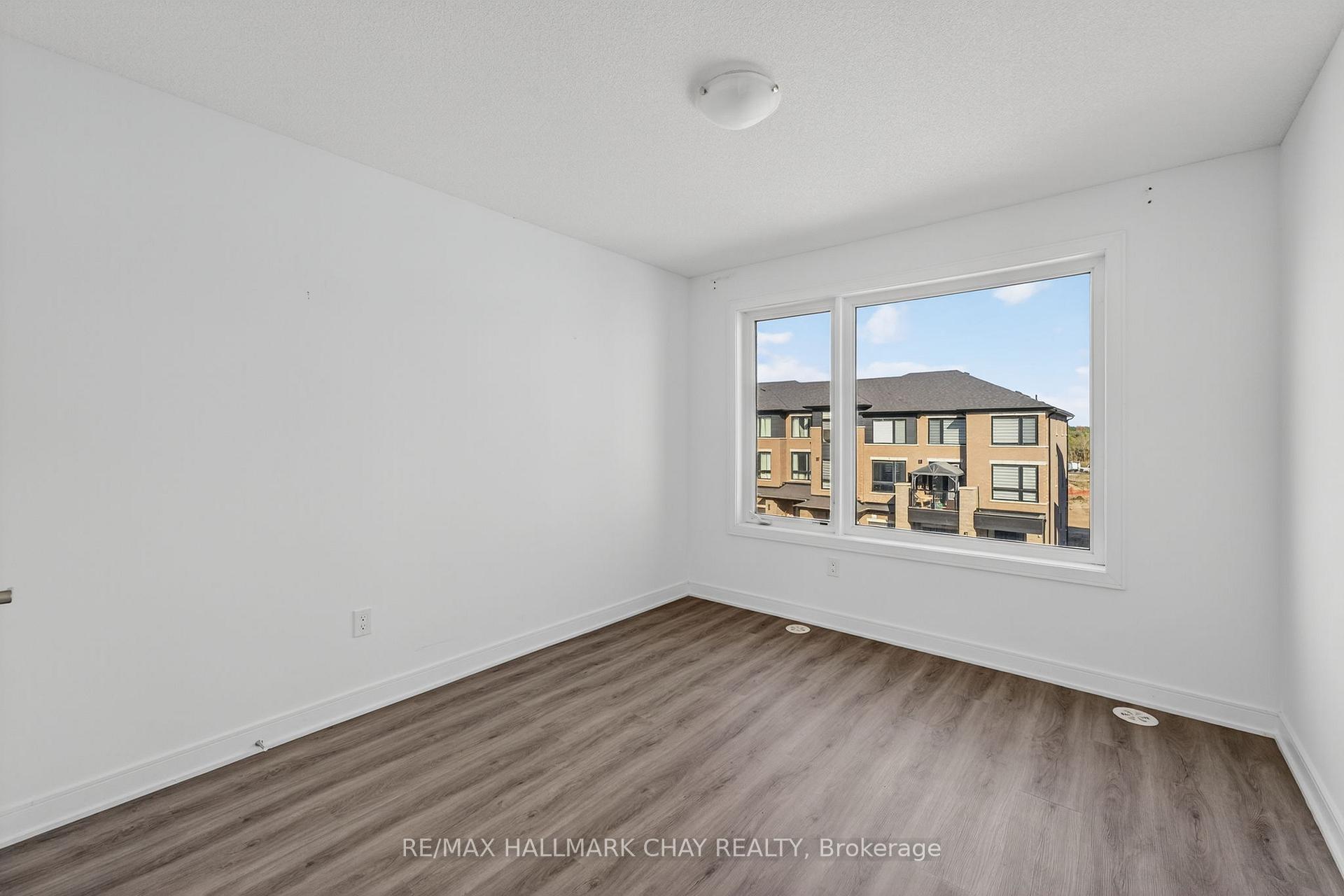 Photo 20 of 22 Blue Forest Crescent, Barrie, Innis-Shore — HOMEH