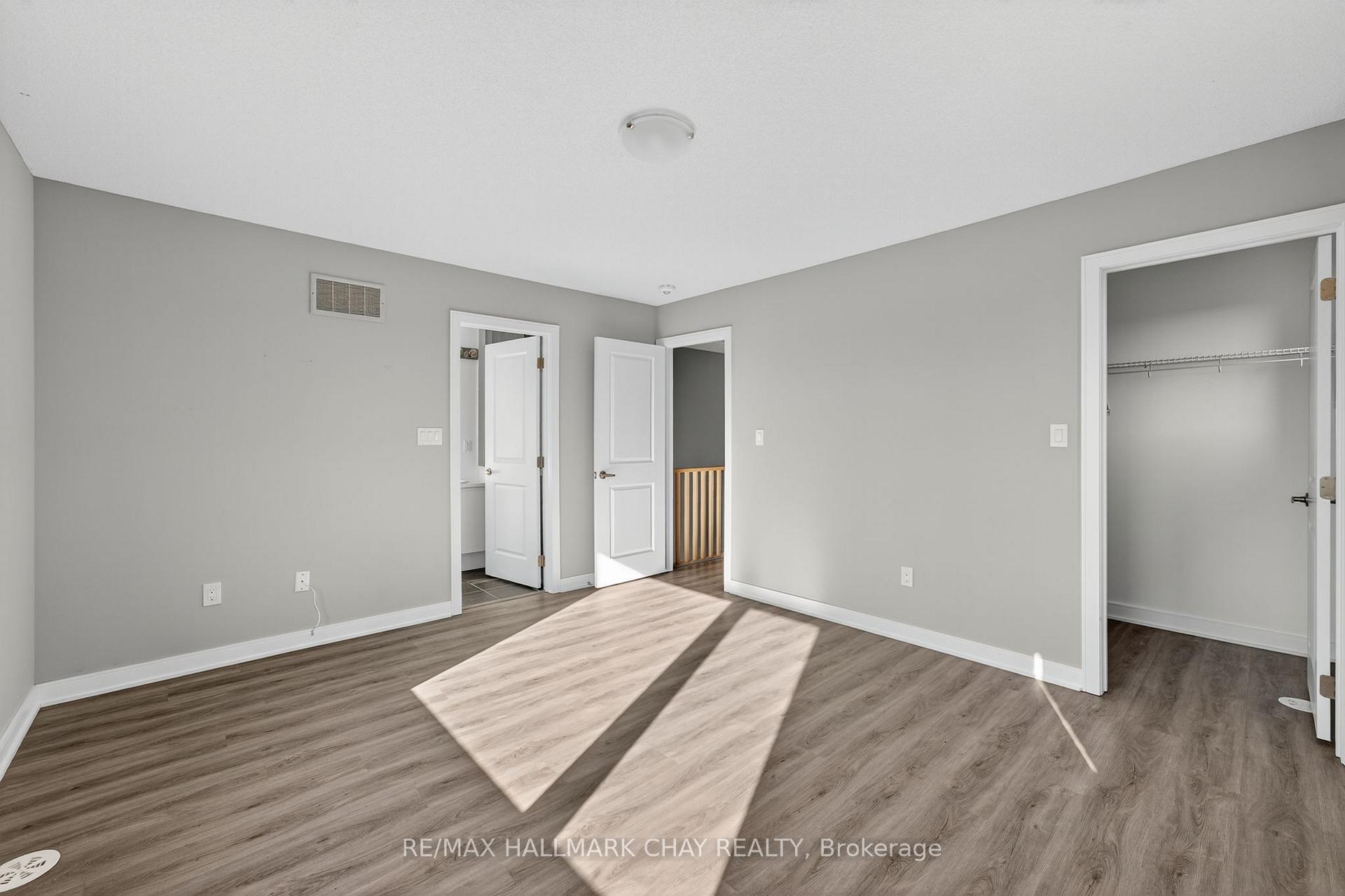 Photo 25 of 22 Blue Forest Crescent, Barrie, Innis-Shore — HOMEH