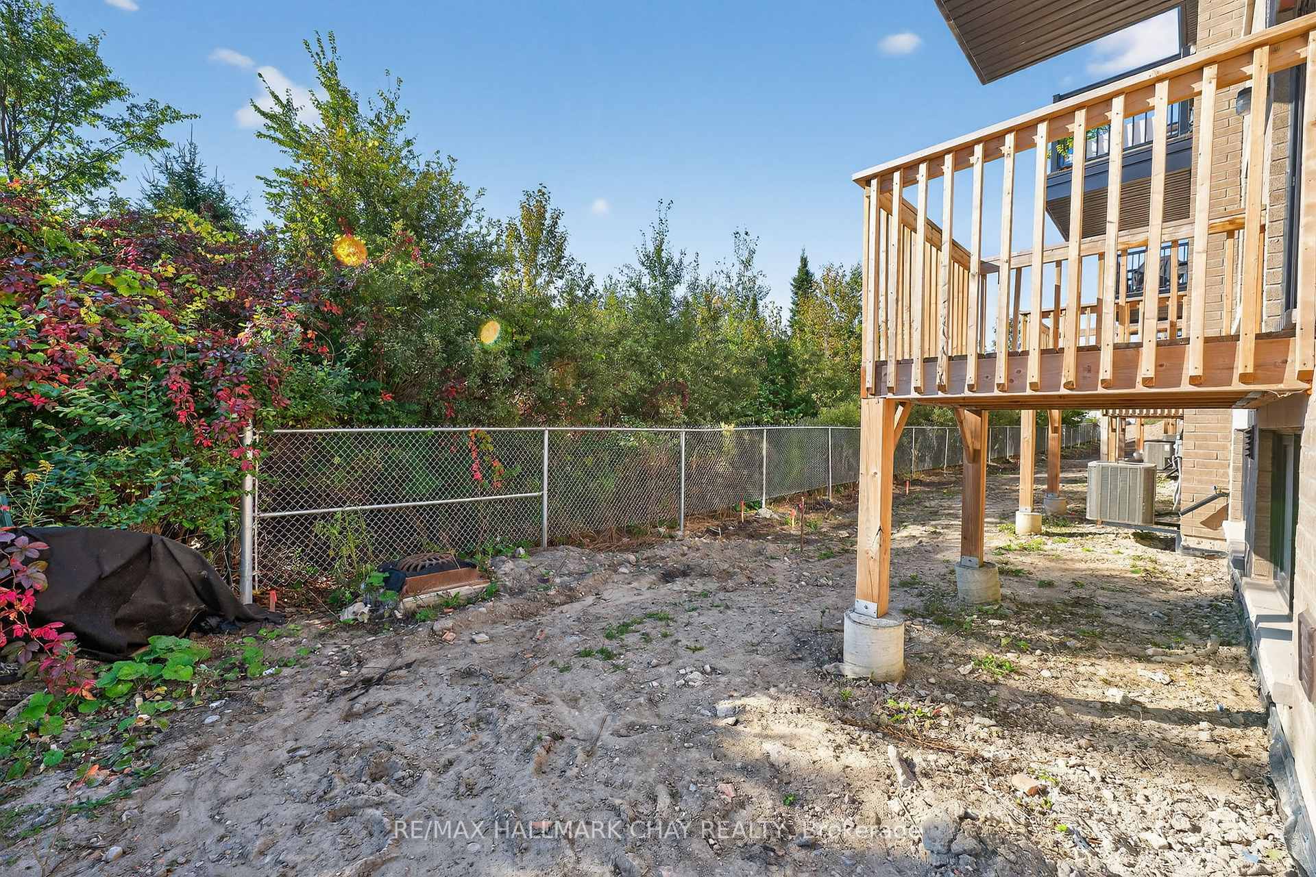 Photo 23 of 22 Blue Forest Crescent, Barrie, Innis-Shore — HOMEH
