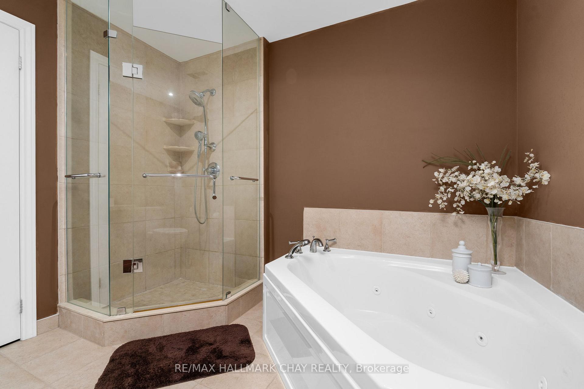 Photo 6 of Unit 1504, 37 Ellen Street, Barrie, Lakeshore — HOMEH
