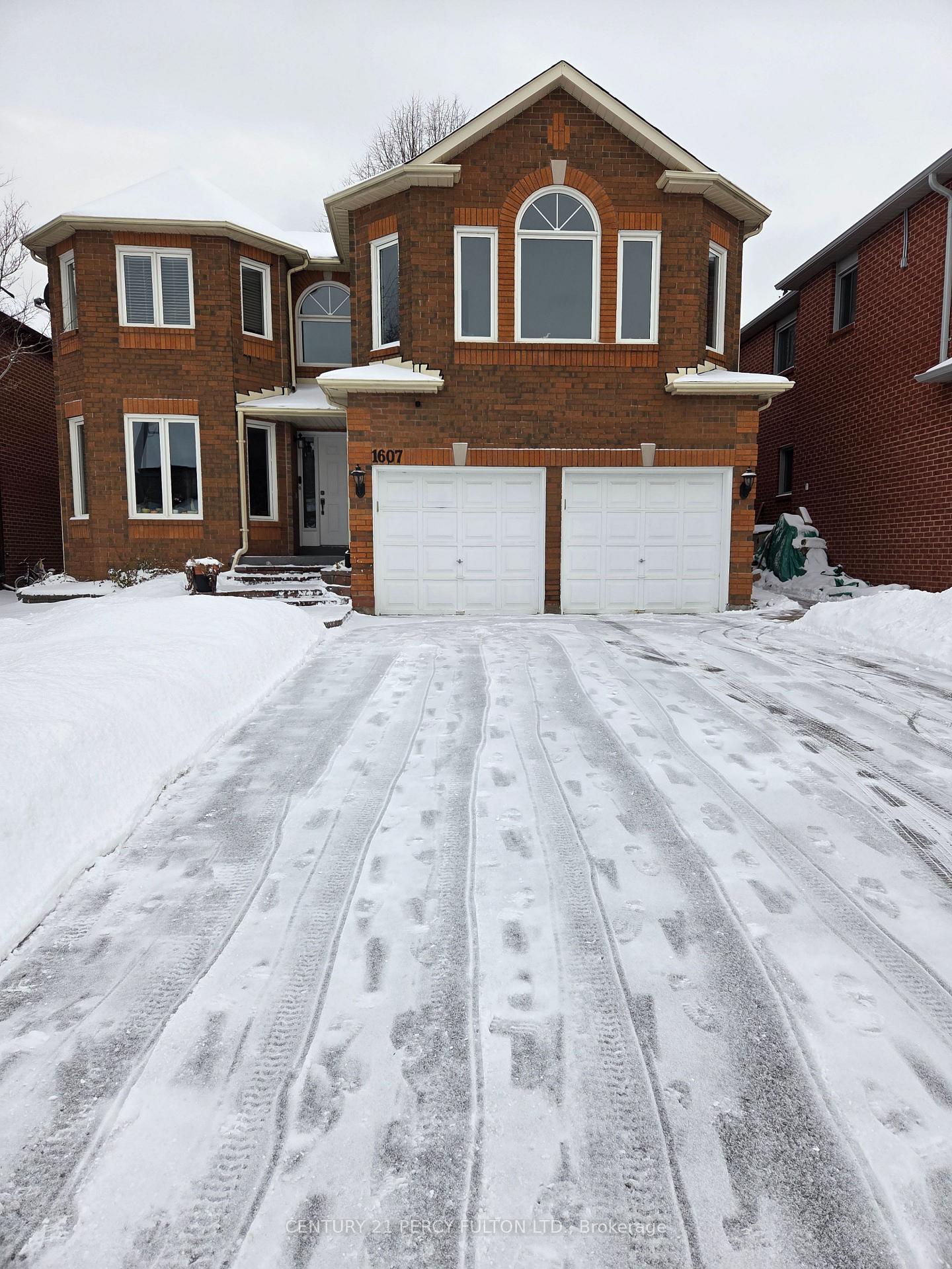 Front of Unit BSMT, 1607 Sandhurst Crescent