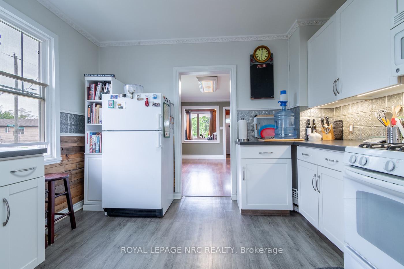 Photo 3 of 80 chetwood Street, St. Catharines, Western Hill — HOMEH