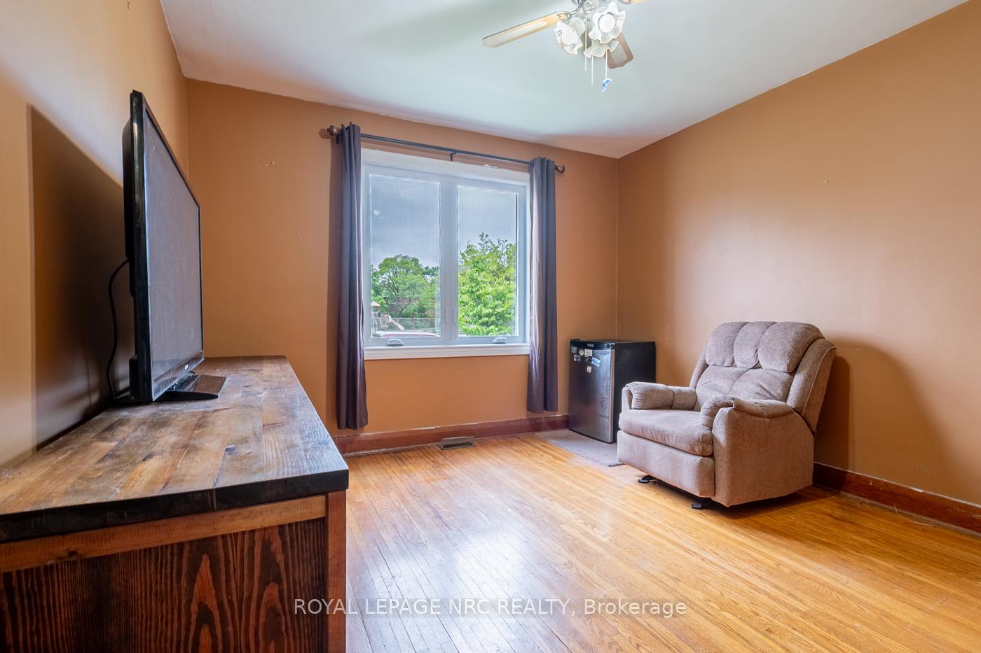 Photo 4 of 80 chetwood Street, St. Catharines, Western Hill — HOMEH