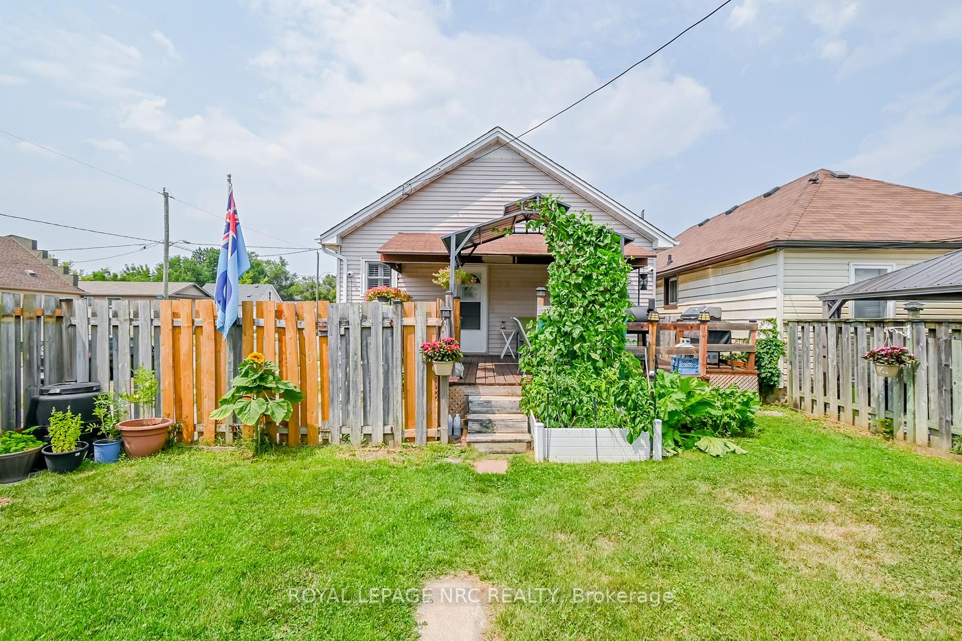Photo 9 of 80 chetwood Street, St. Catharines, Western Hill — HOMEH